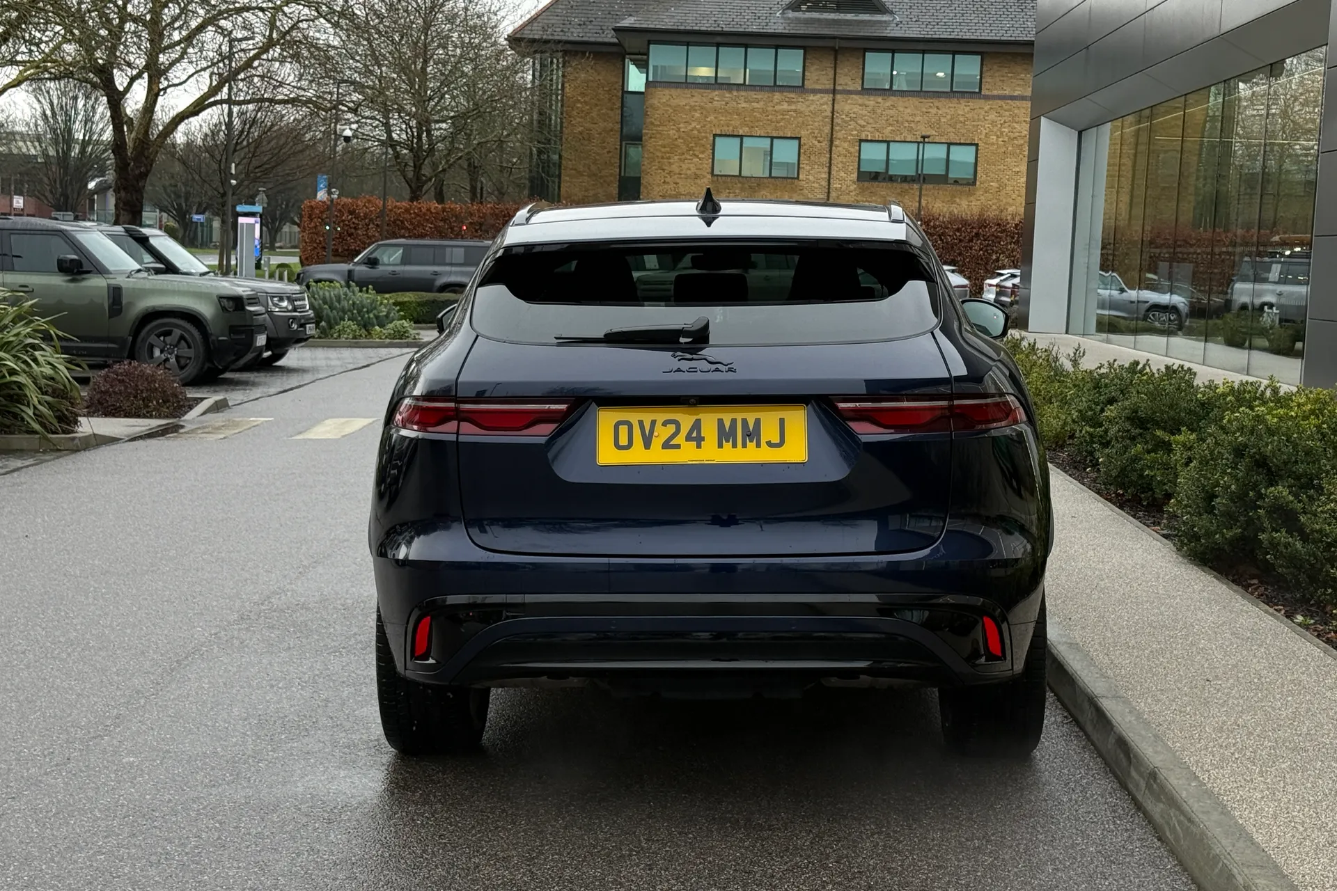 Jaguar F-PACE thumbnail image number 13