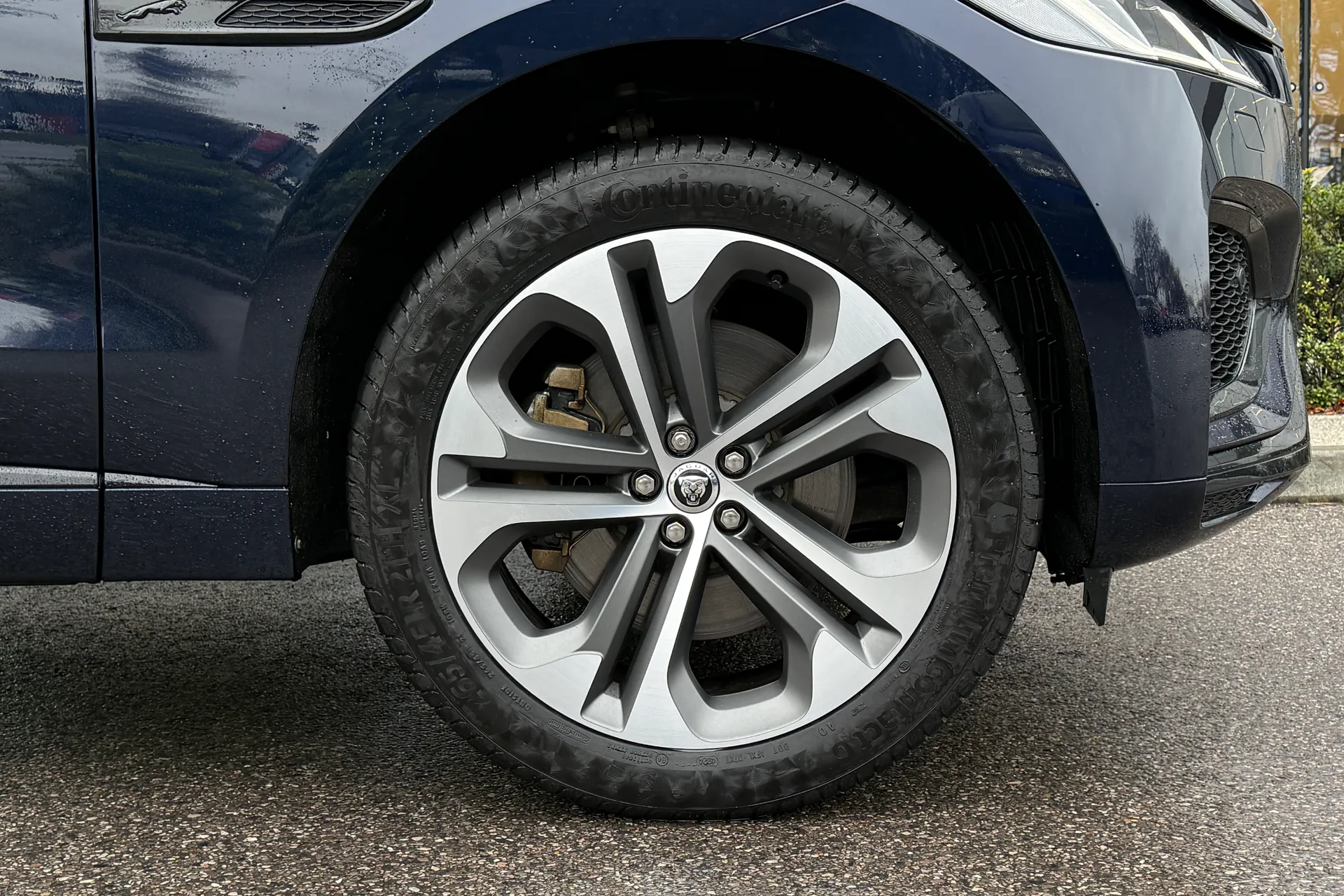 Jaguar F-PACE thumbnail image number 18