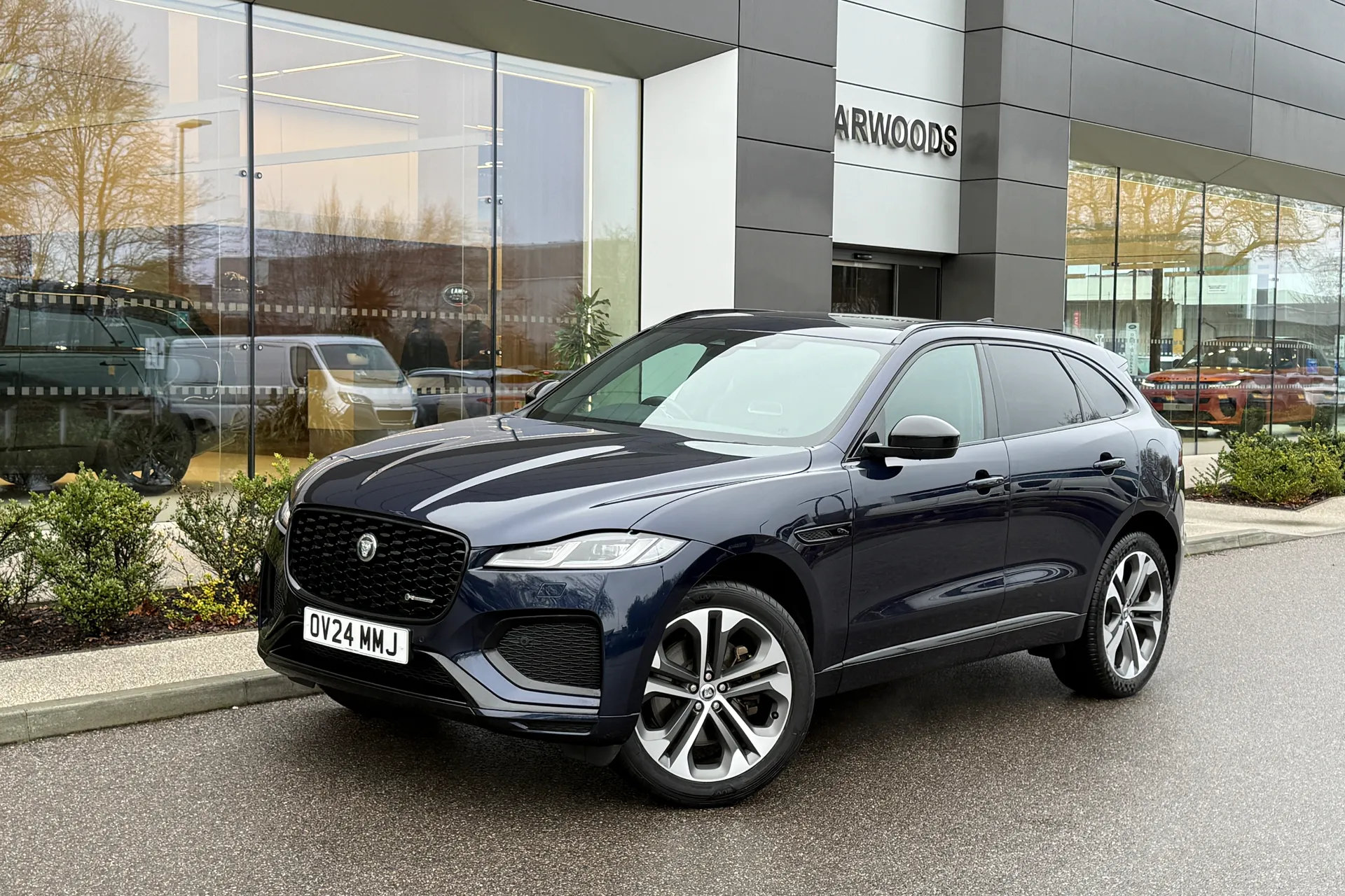 Jaguar F-PACE thumbnail image number 16