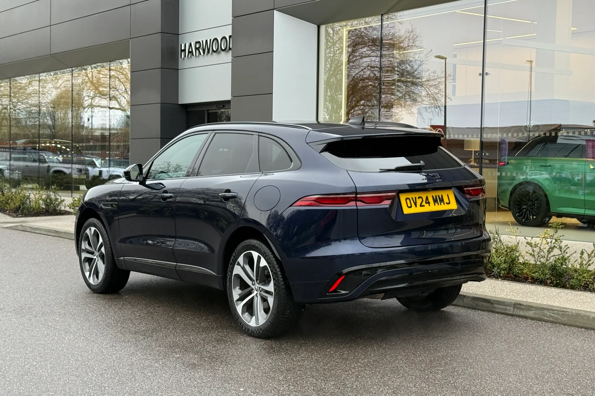 Jaguar F-PACE thumbnail image number 14