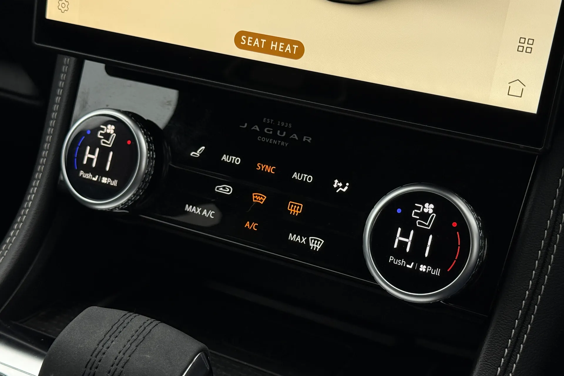 Jaguar F-PACE thumbnail image number 24