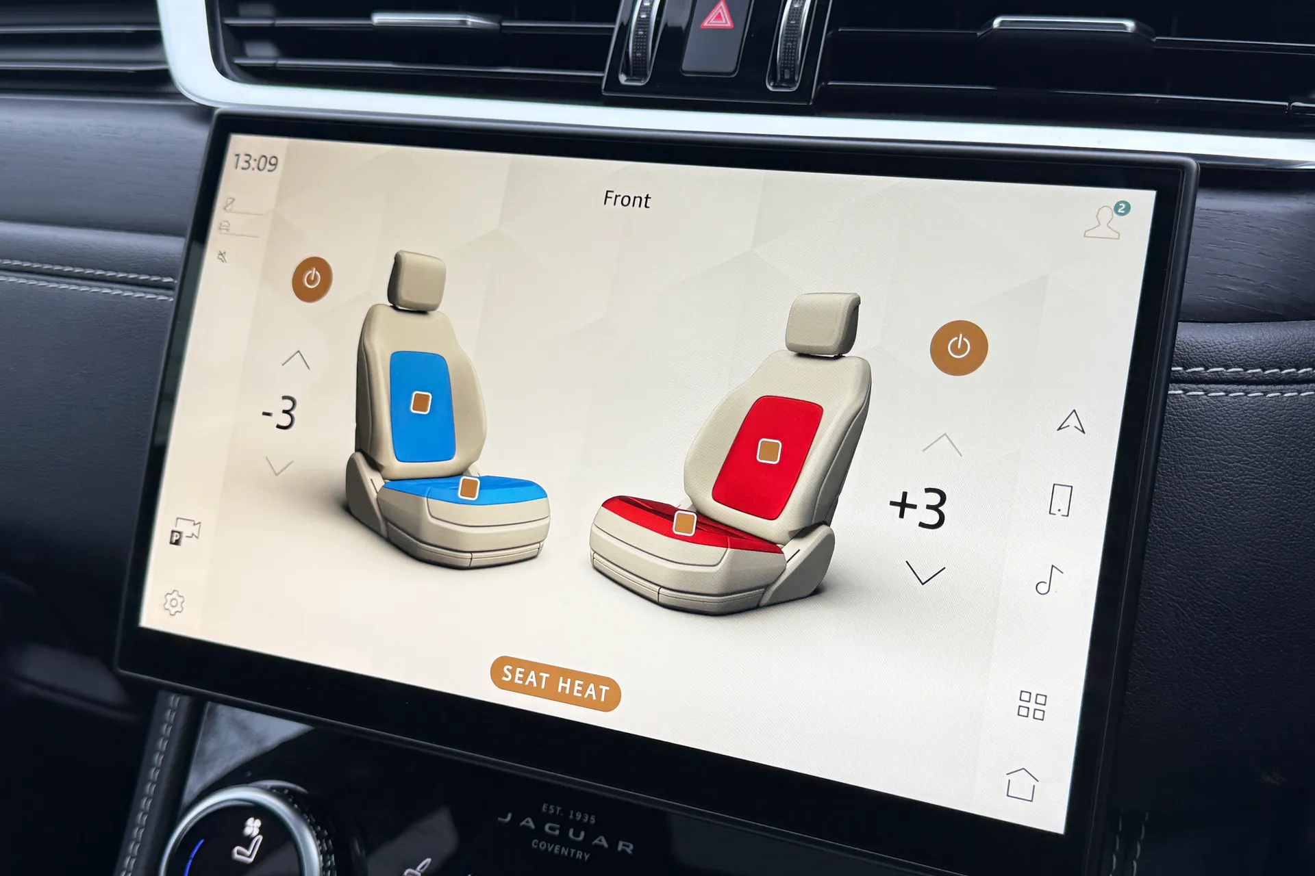 Jaguar F-PACE thumbnail image number 25