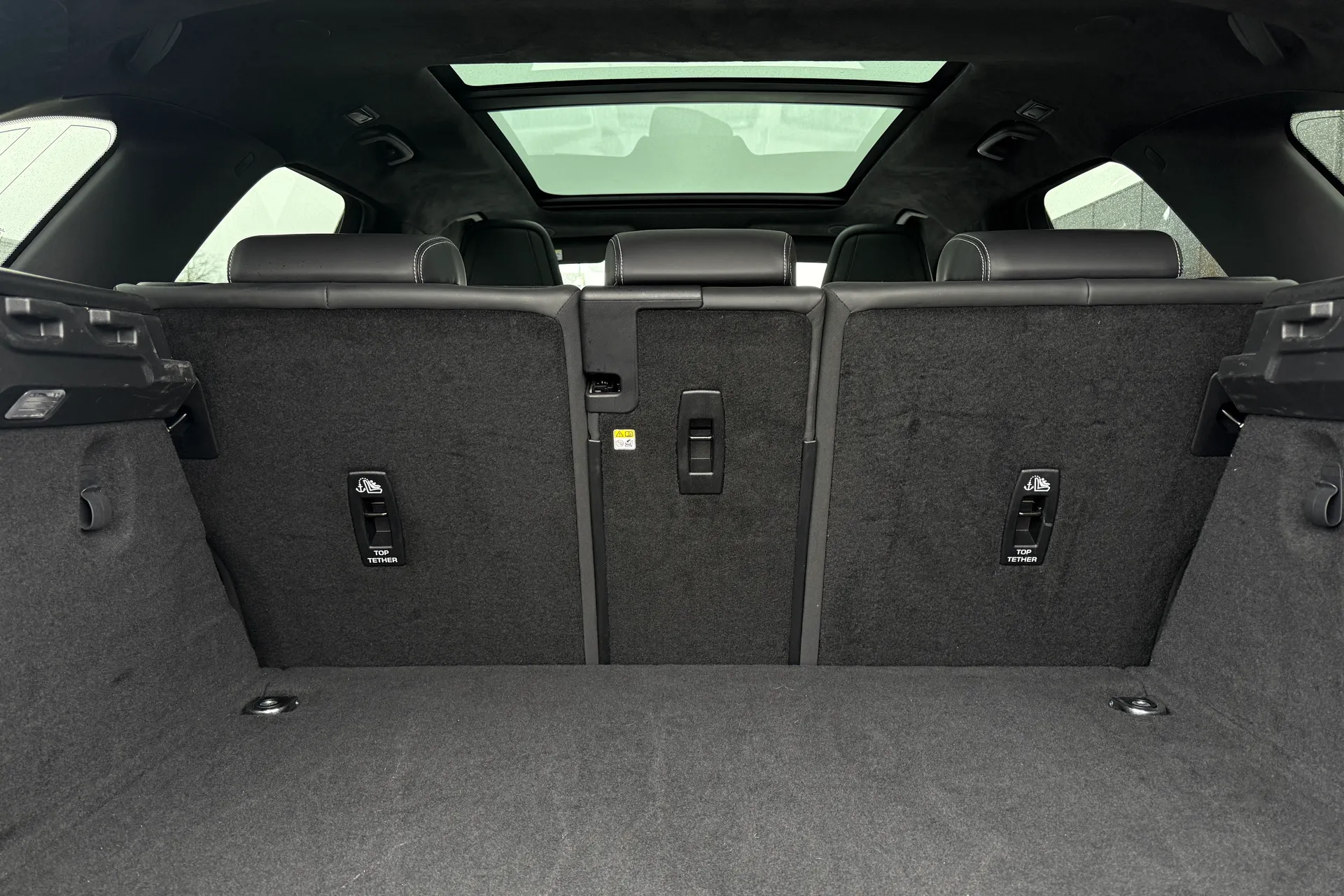 Jaguar F-PACE thumbnail image number 28