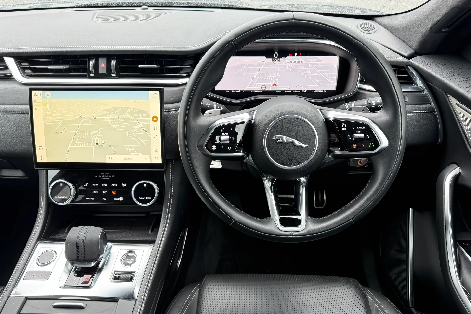 Jaguar F-PACE thumbnail image number 21