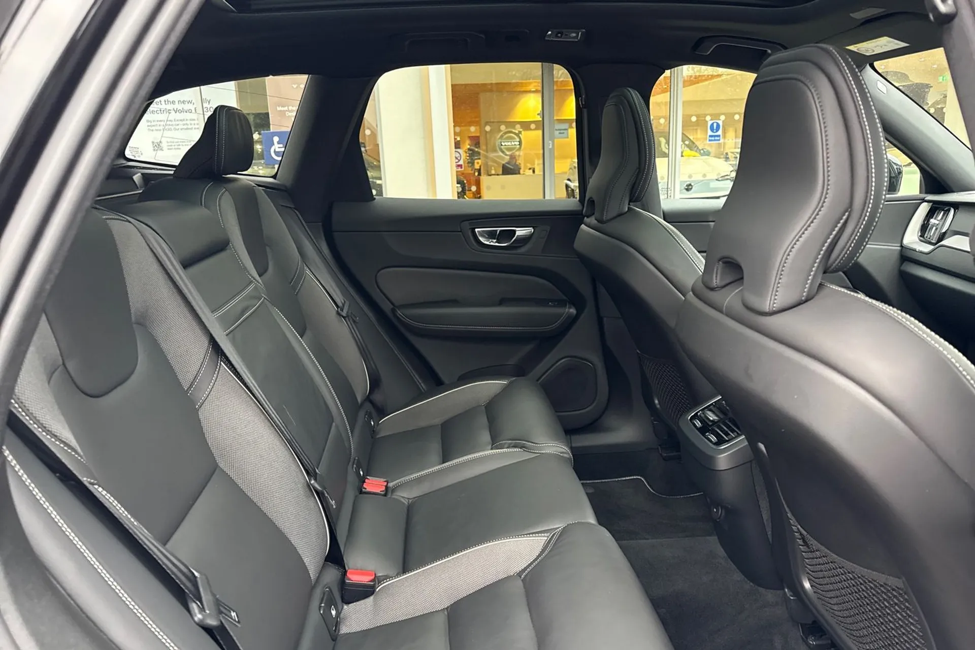 Volvo XC60 thumbnail image number 25