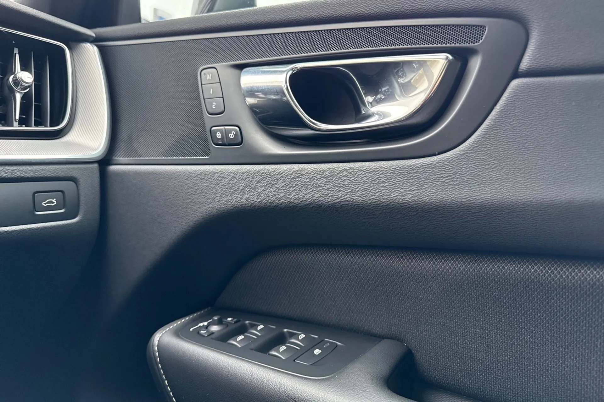 Volvo XC60 thumbnail image number 45