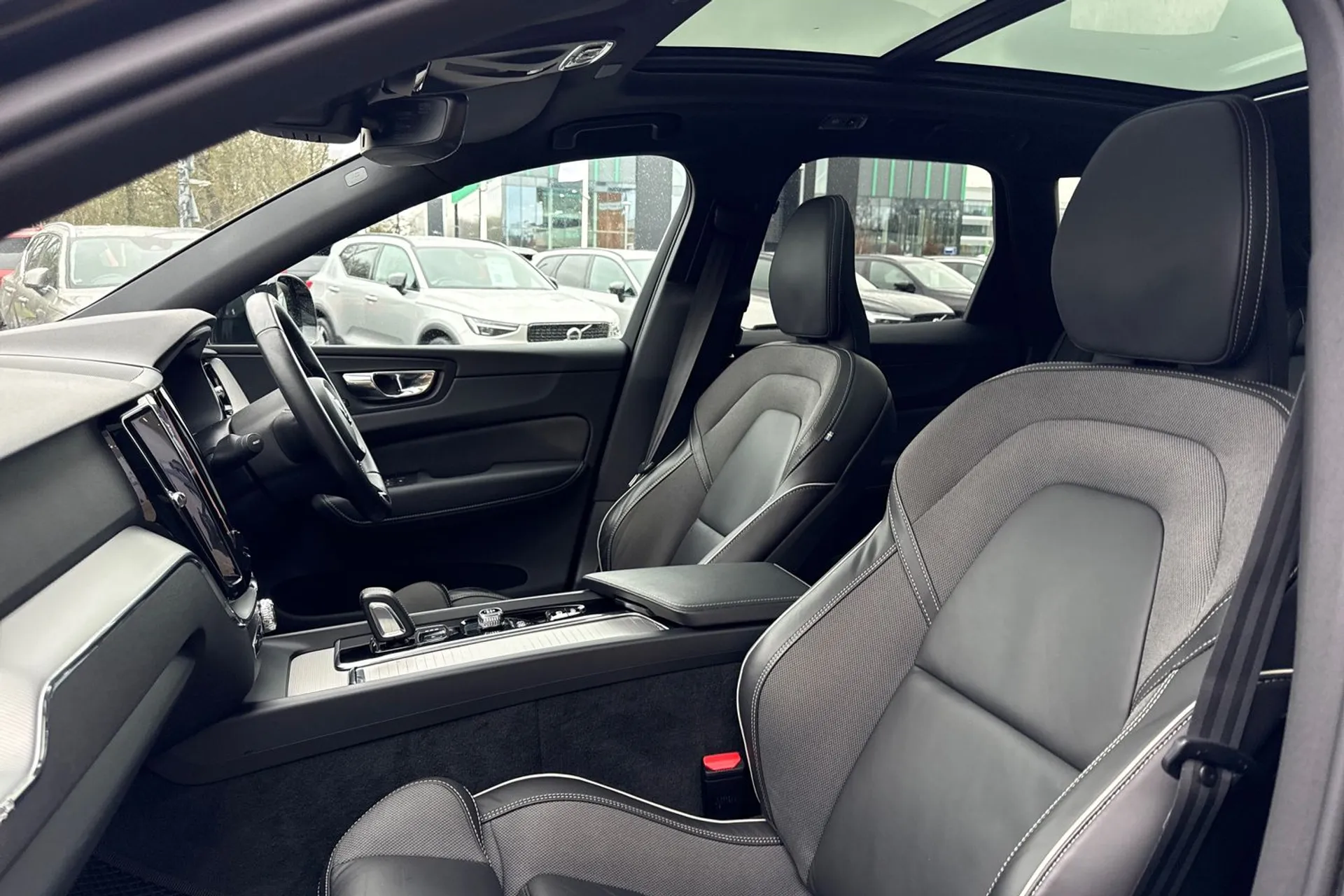 Volvo XC60 thumbnail image number 30