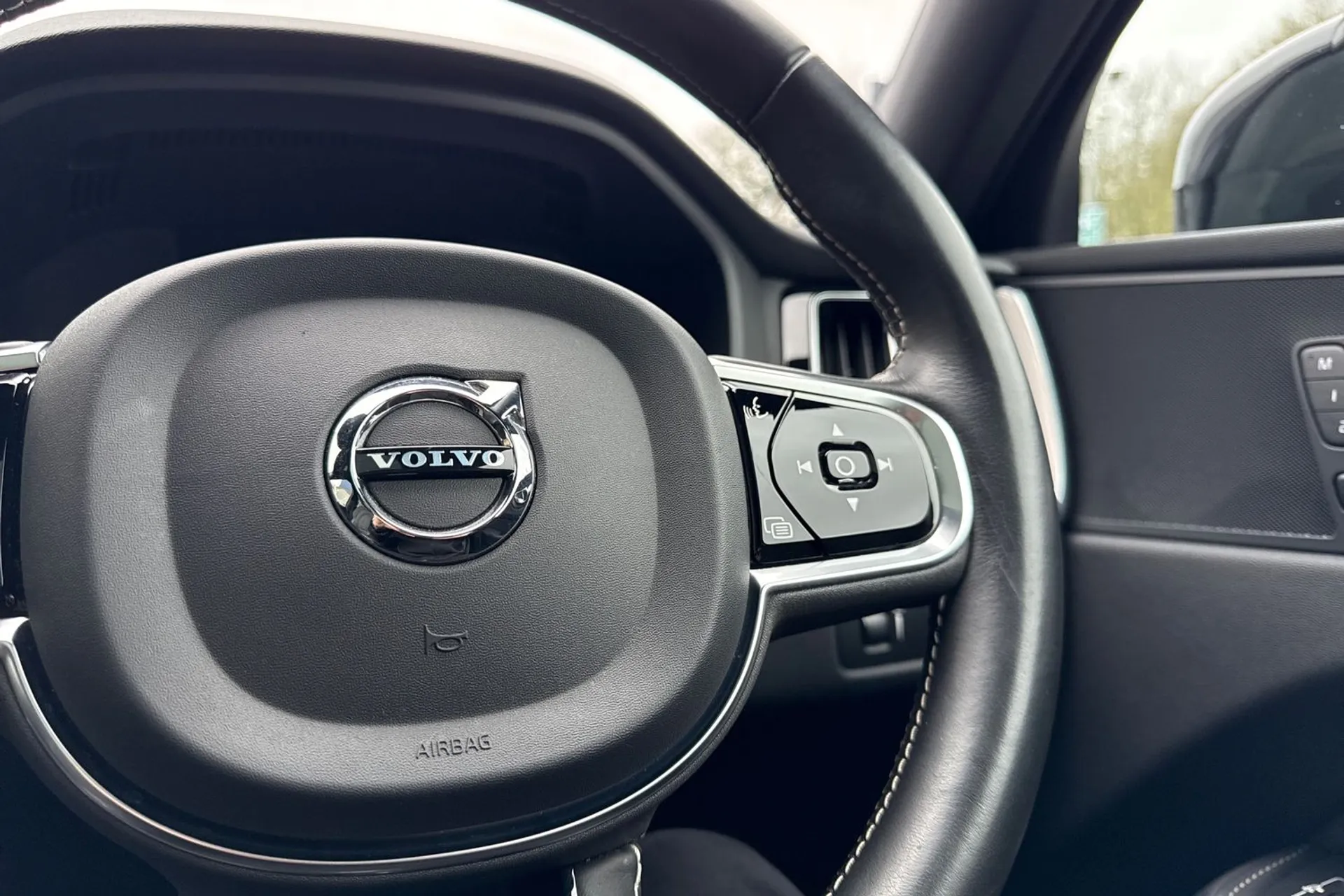 Volvo XC60 thumbnail image number 39