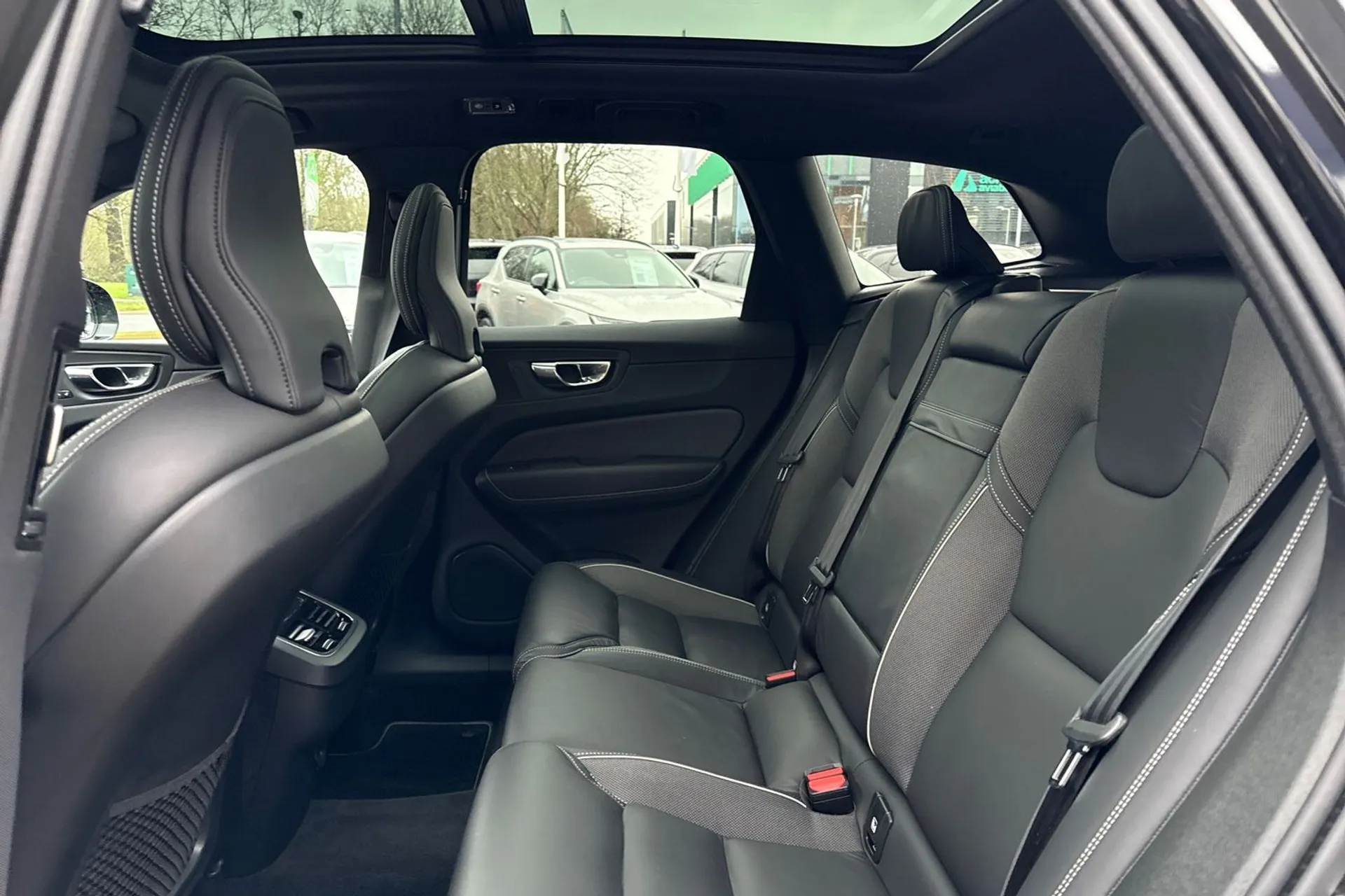 Volvo XC60 thumbnail image number 32