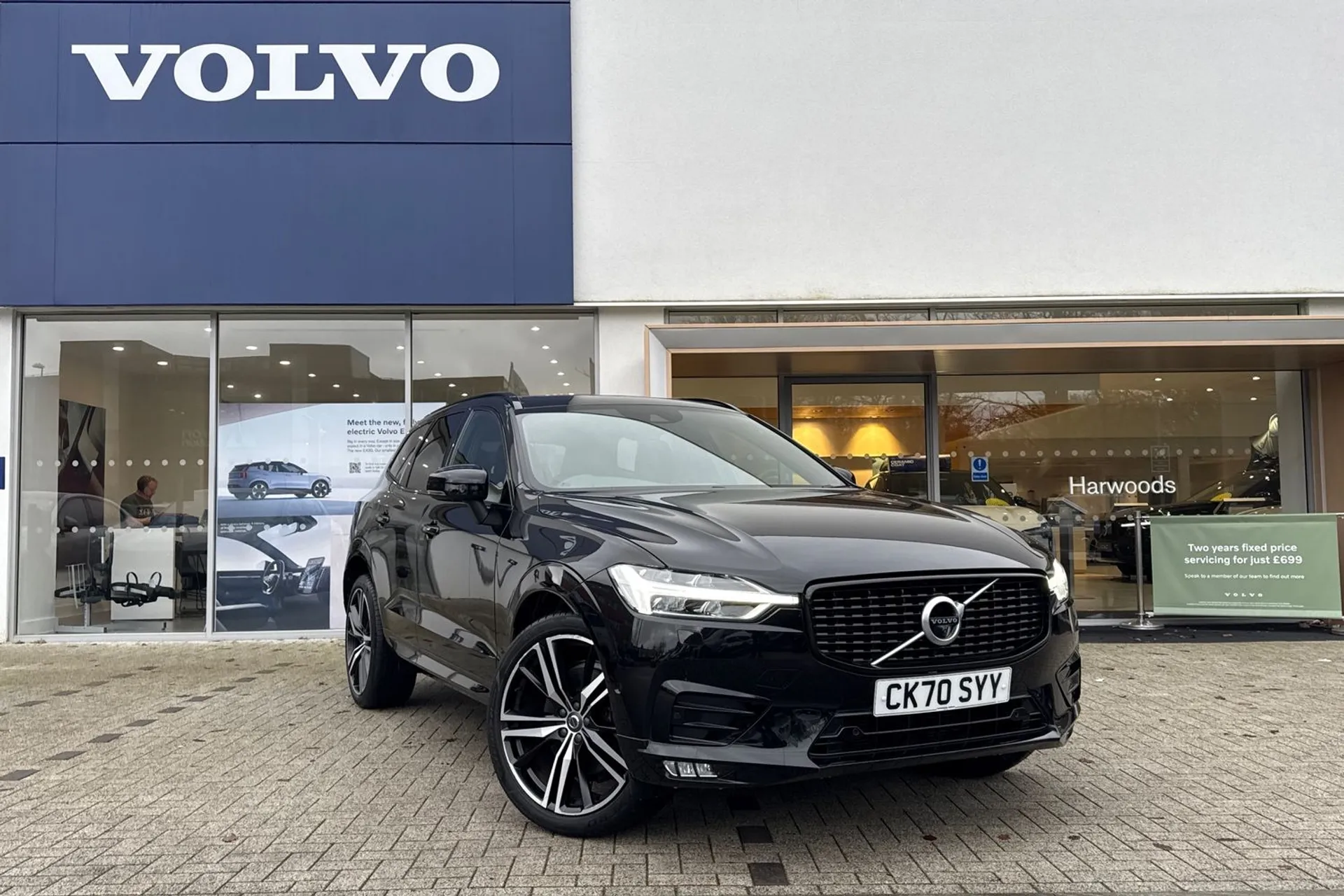 Volvo XC60 focused image