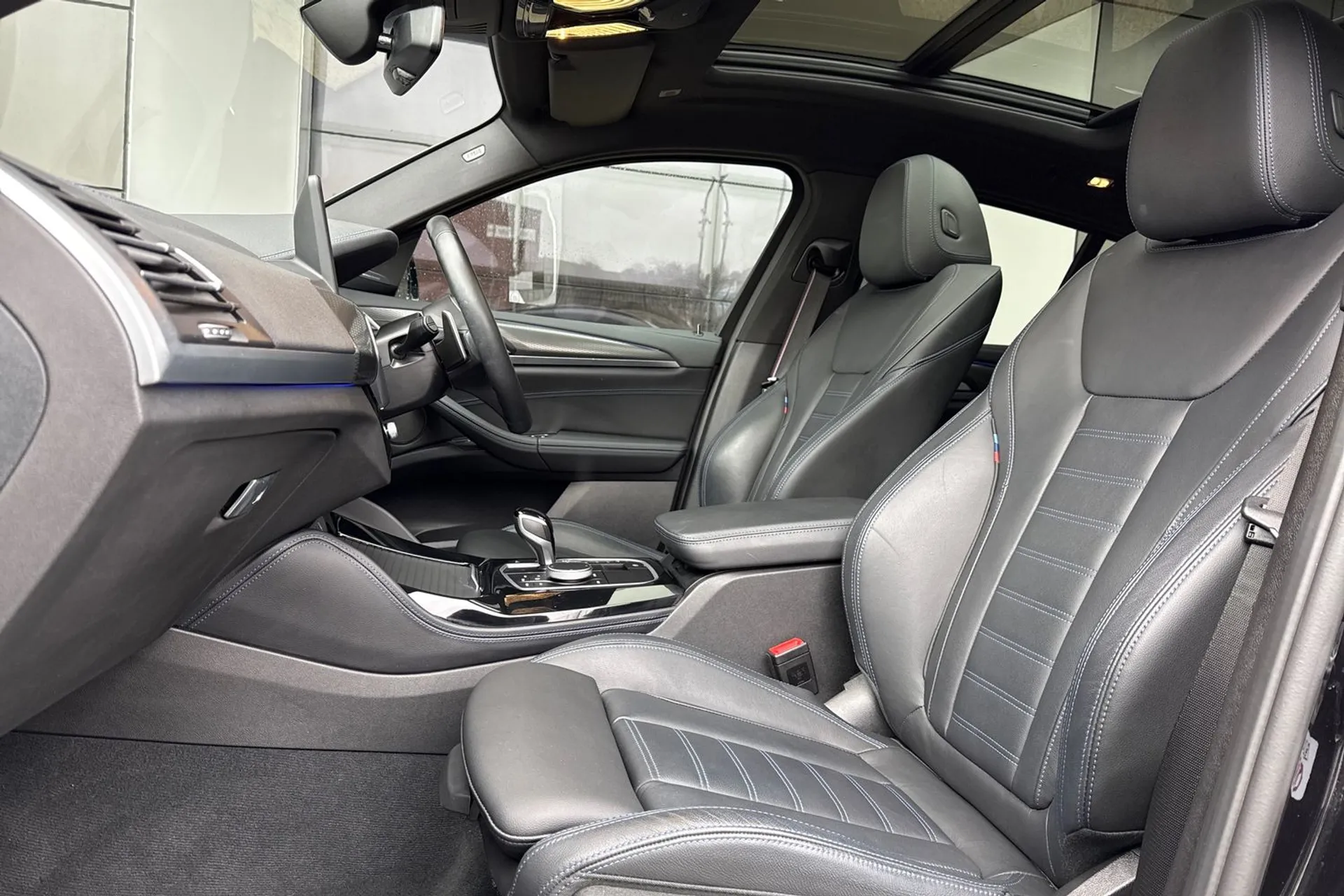 BMW X4 thumbnail image number 35