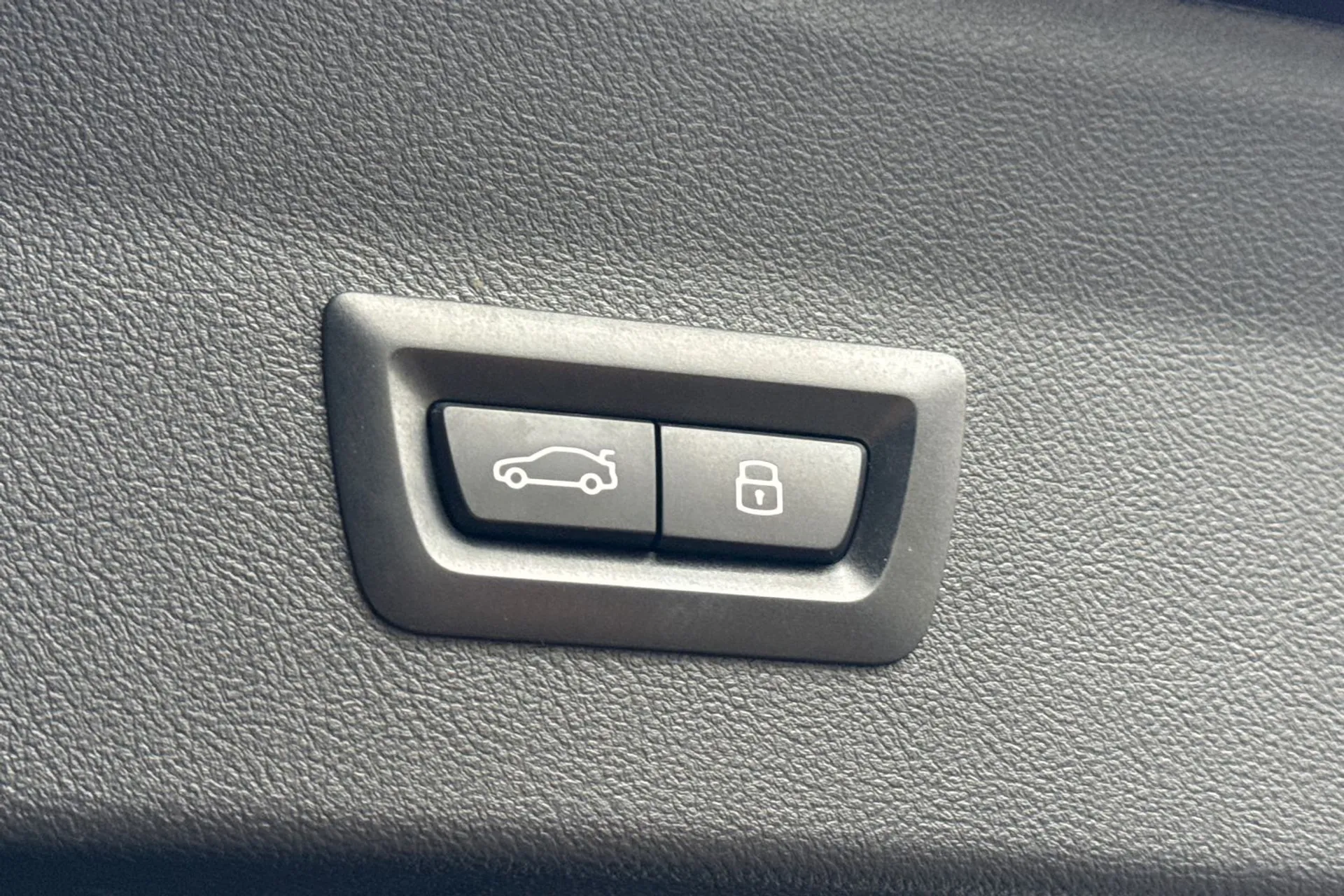 BMW X4 thumbnail image number 31