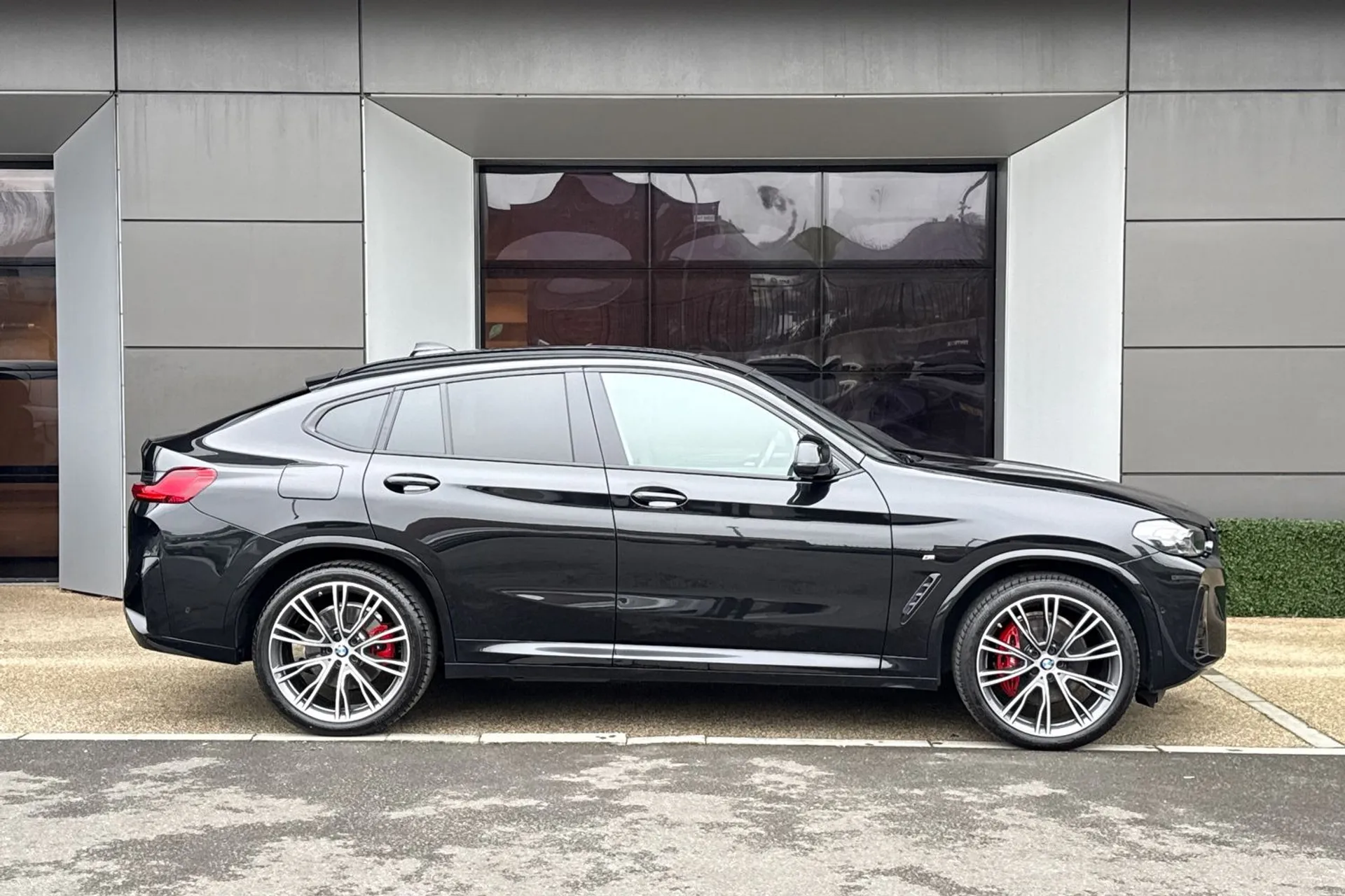 BMW X4 thumbnail image number 2