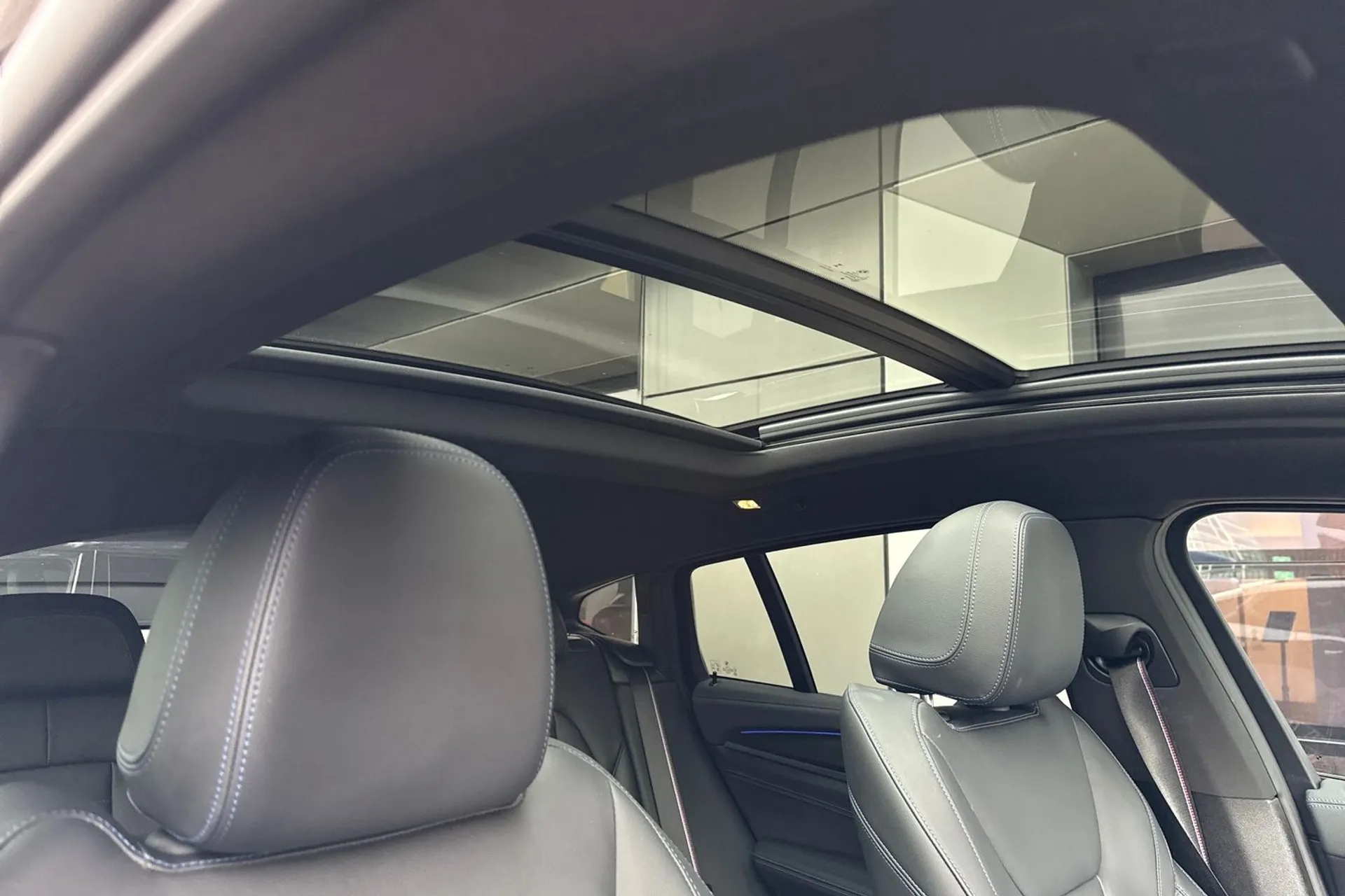 BMW X4 thumbnail image number 9