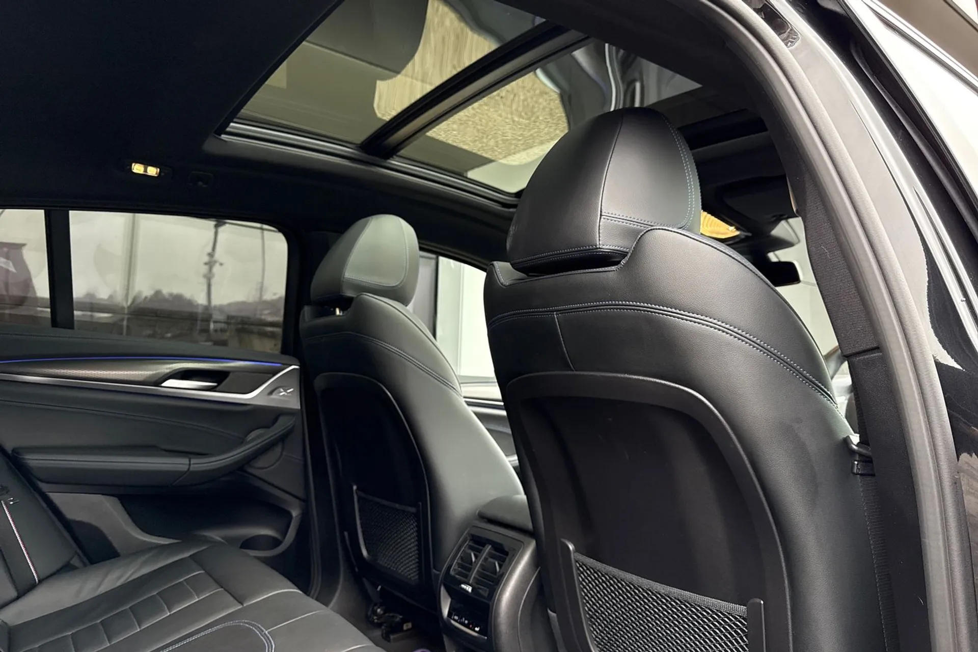 BMW X4 thumbnail image number 32