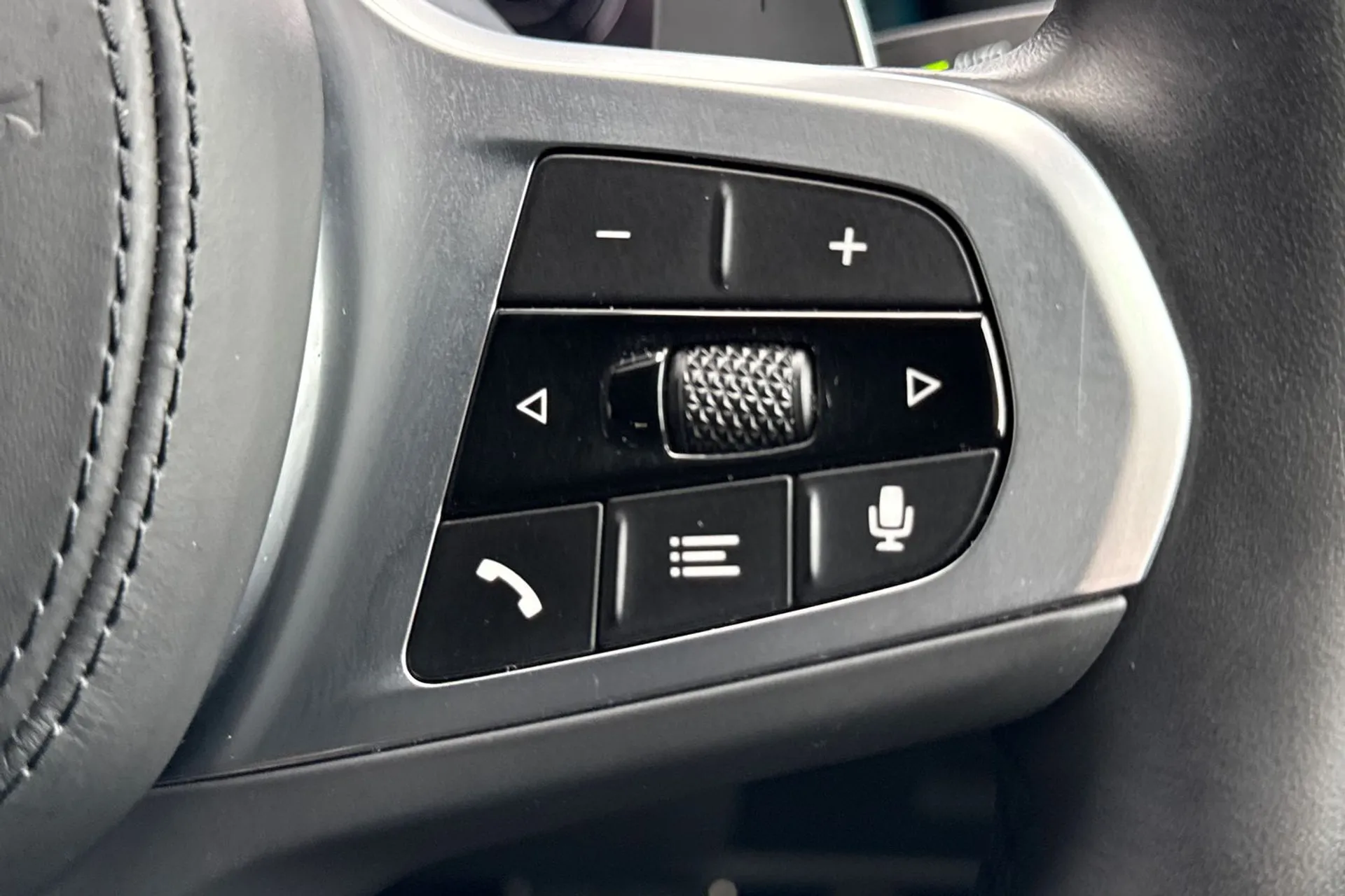 BMW X4 thumbnail image number 44