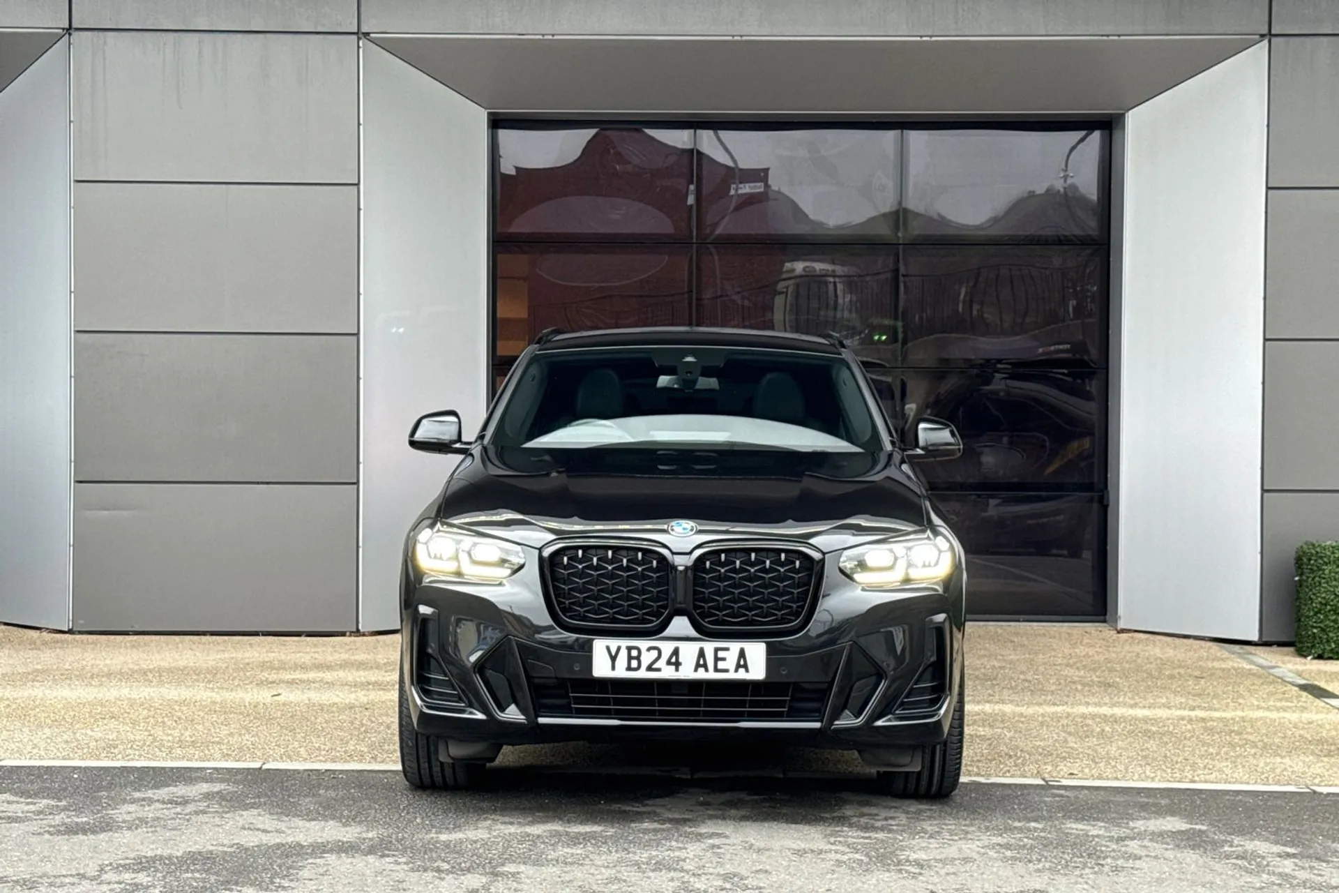 BMW X4 thumbnail image number 14