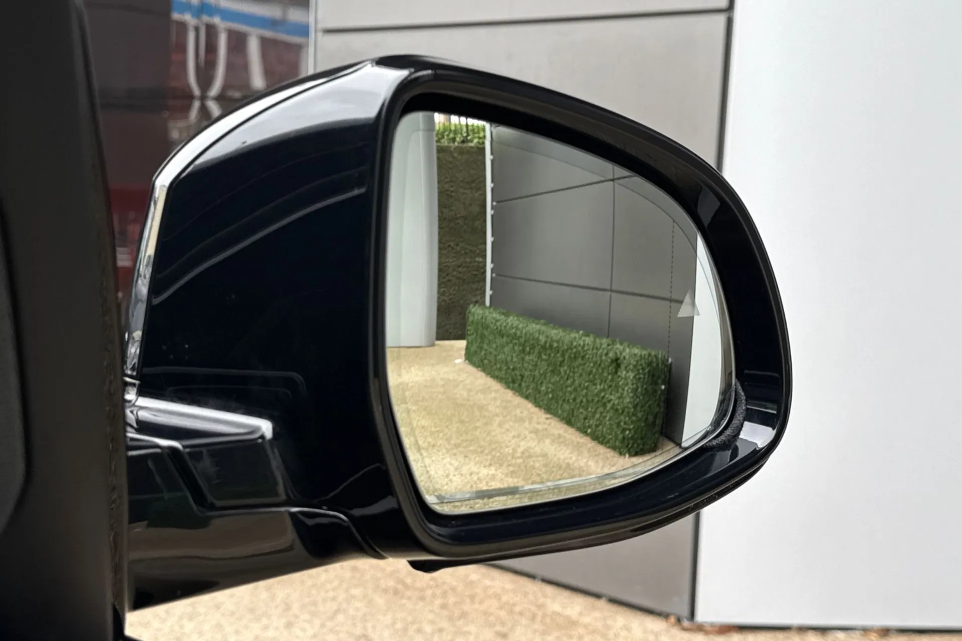 BMW X4 thumbnail image number 25