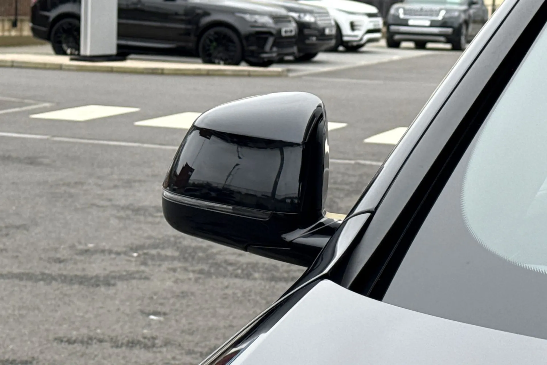 BMW X4 thumbnail image number 24