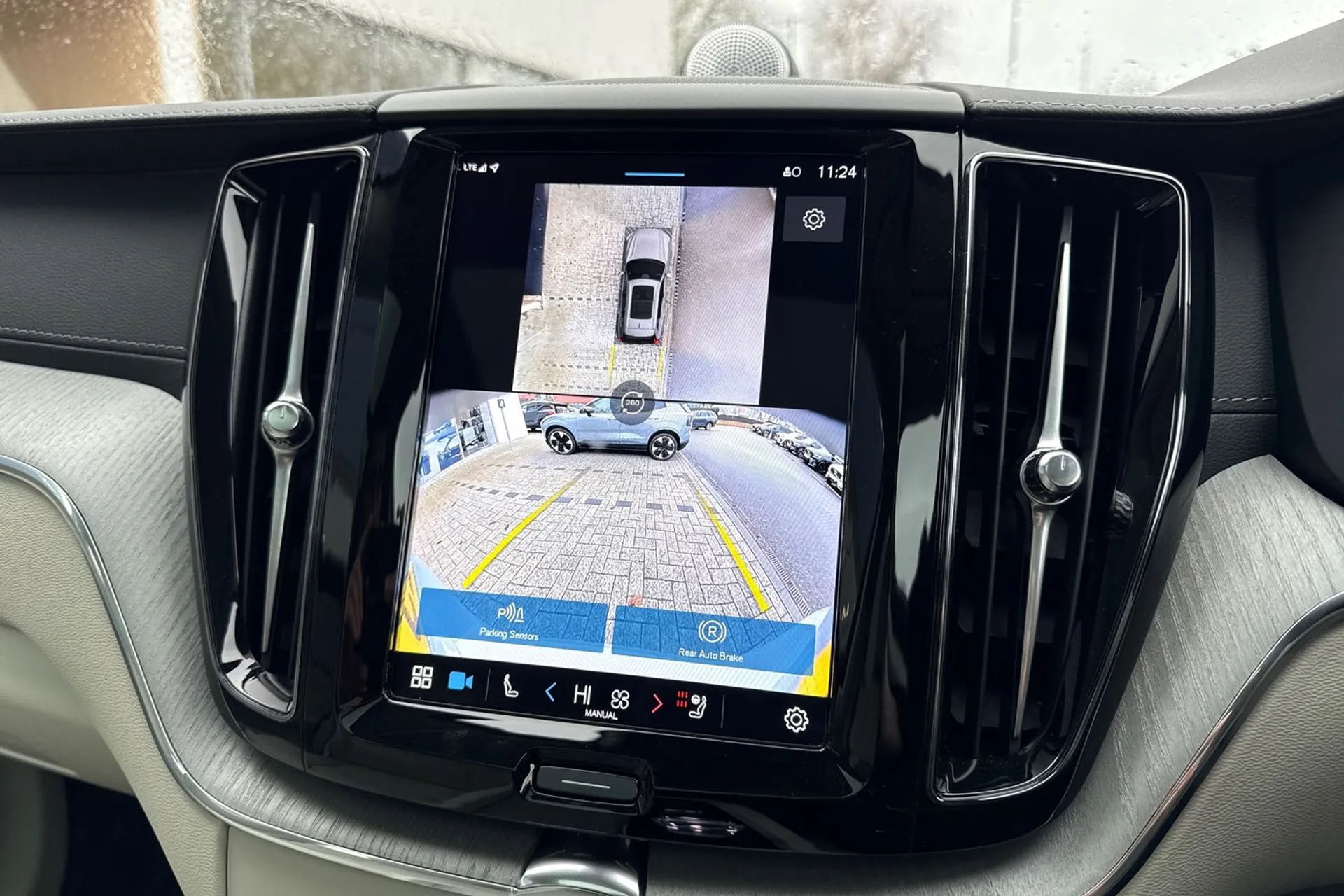 Volvo XC60 thumbnail image number 4