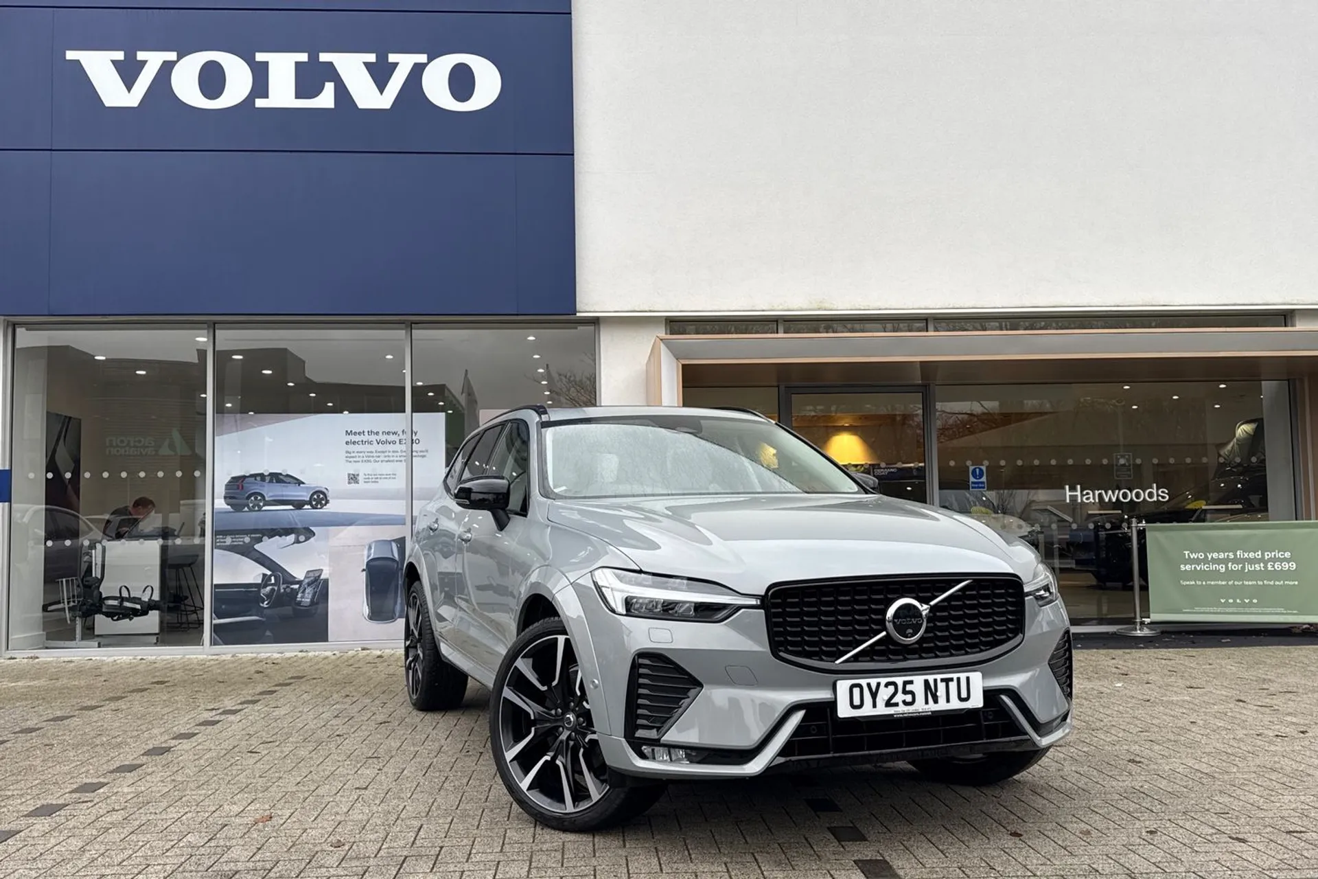 Volvo XC60 focused image