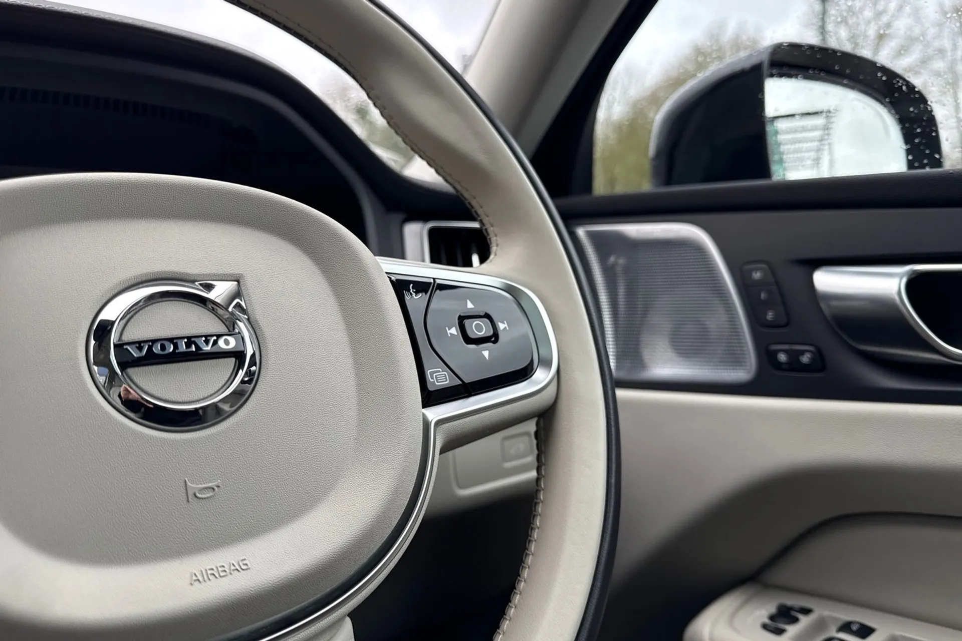 Volvo XC60 thumbnail image number 38