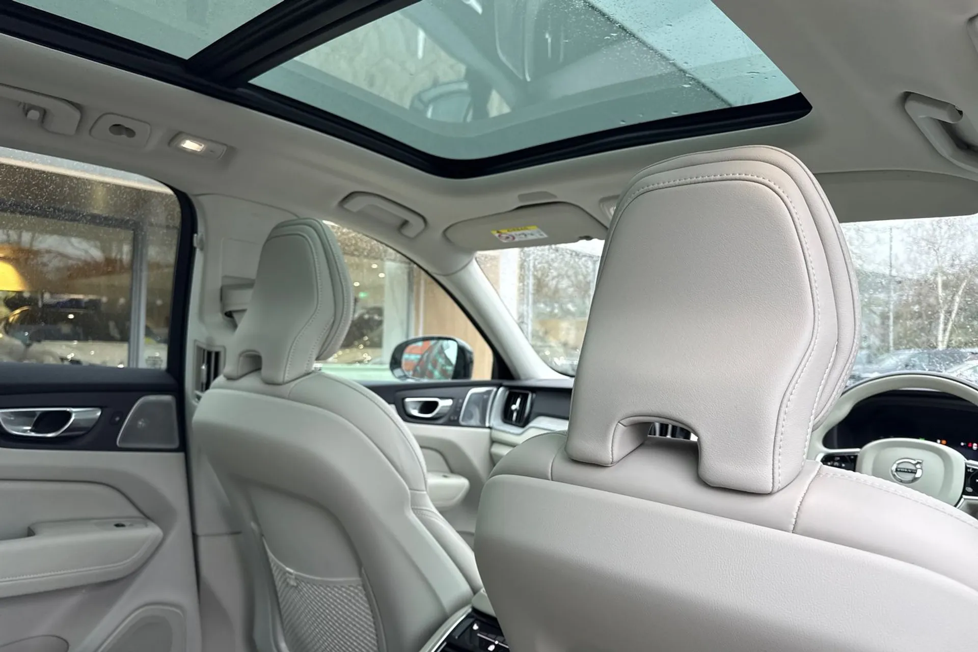 Volvo XC60 thumbnail image number 24