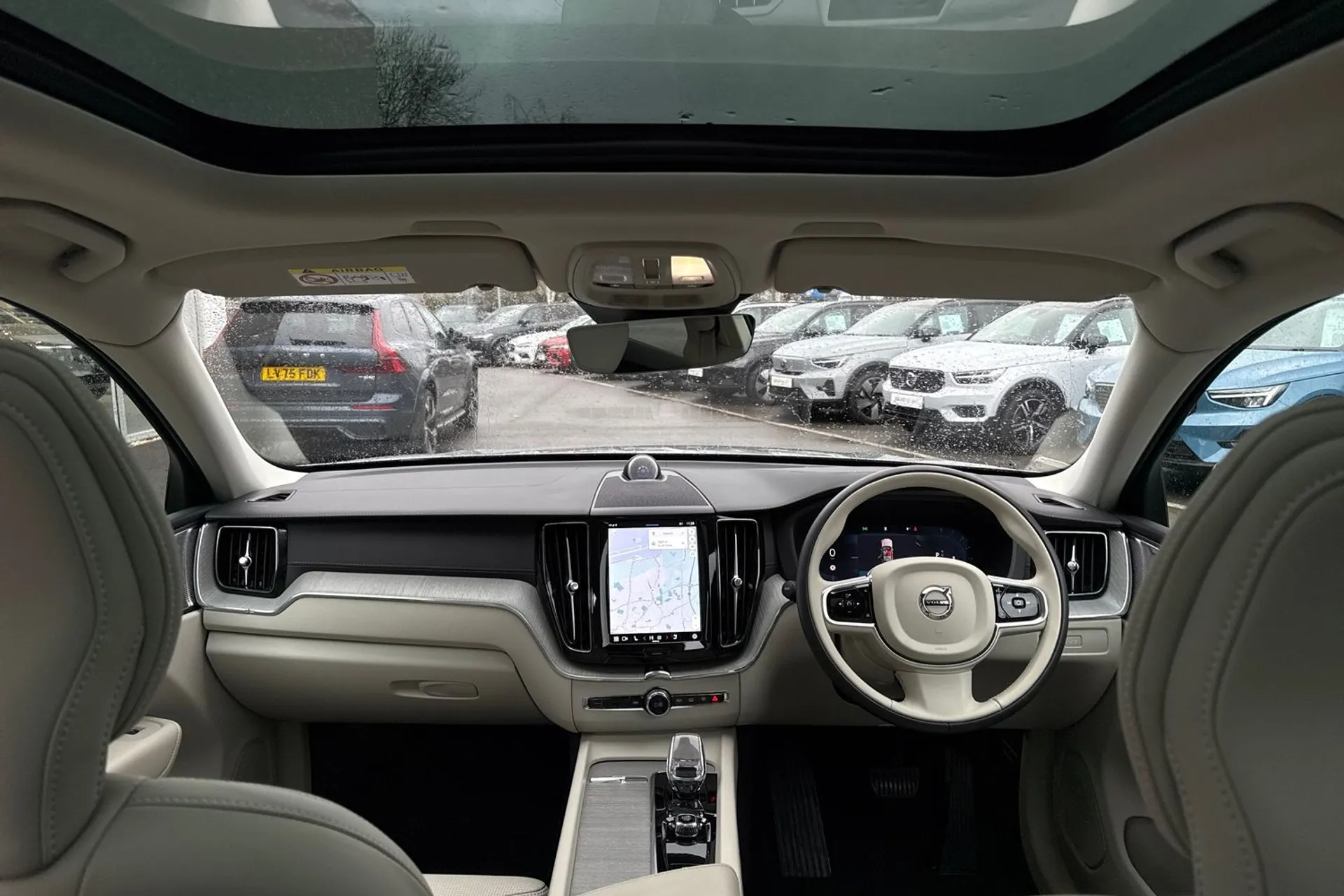 Volvo XC60 thumbnail image number 3