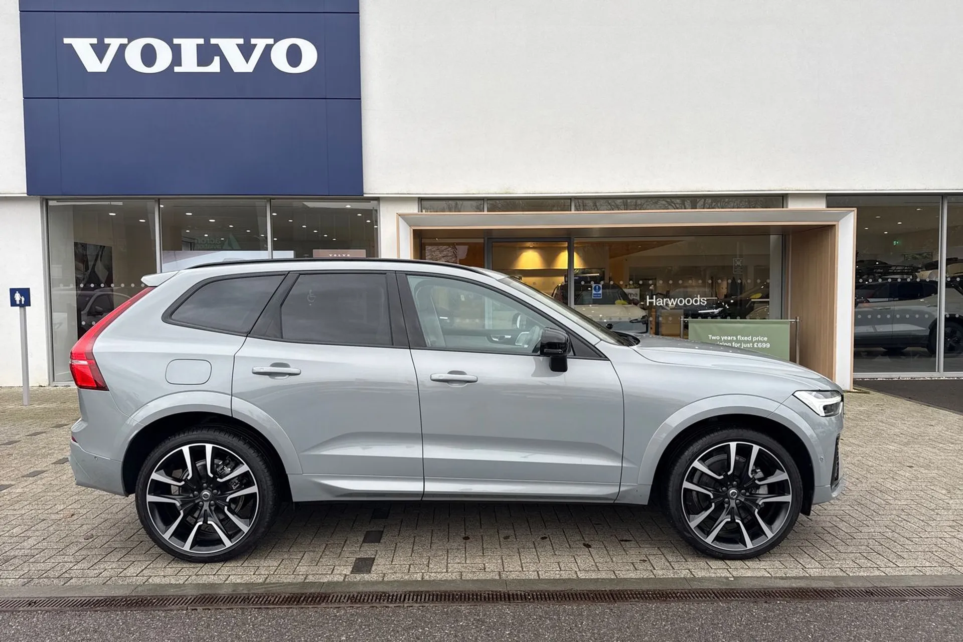 Volvo XC60 thumbnail image number 2