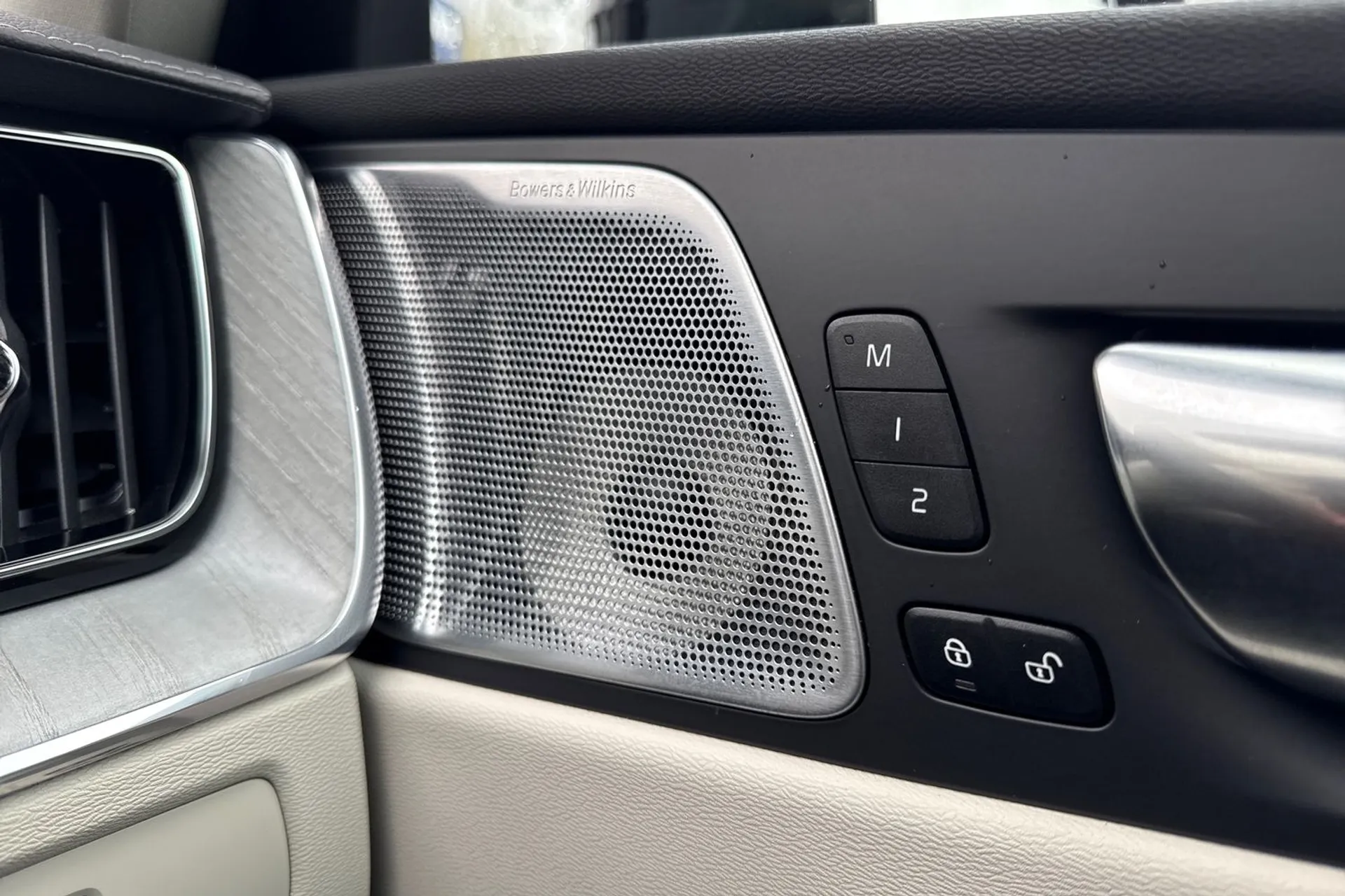 Volvo XC60 thumbnail image number 44