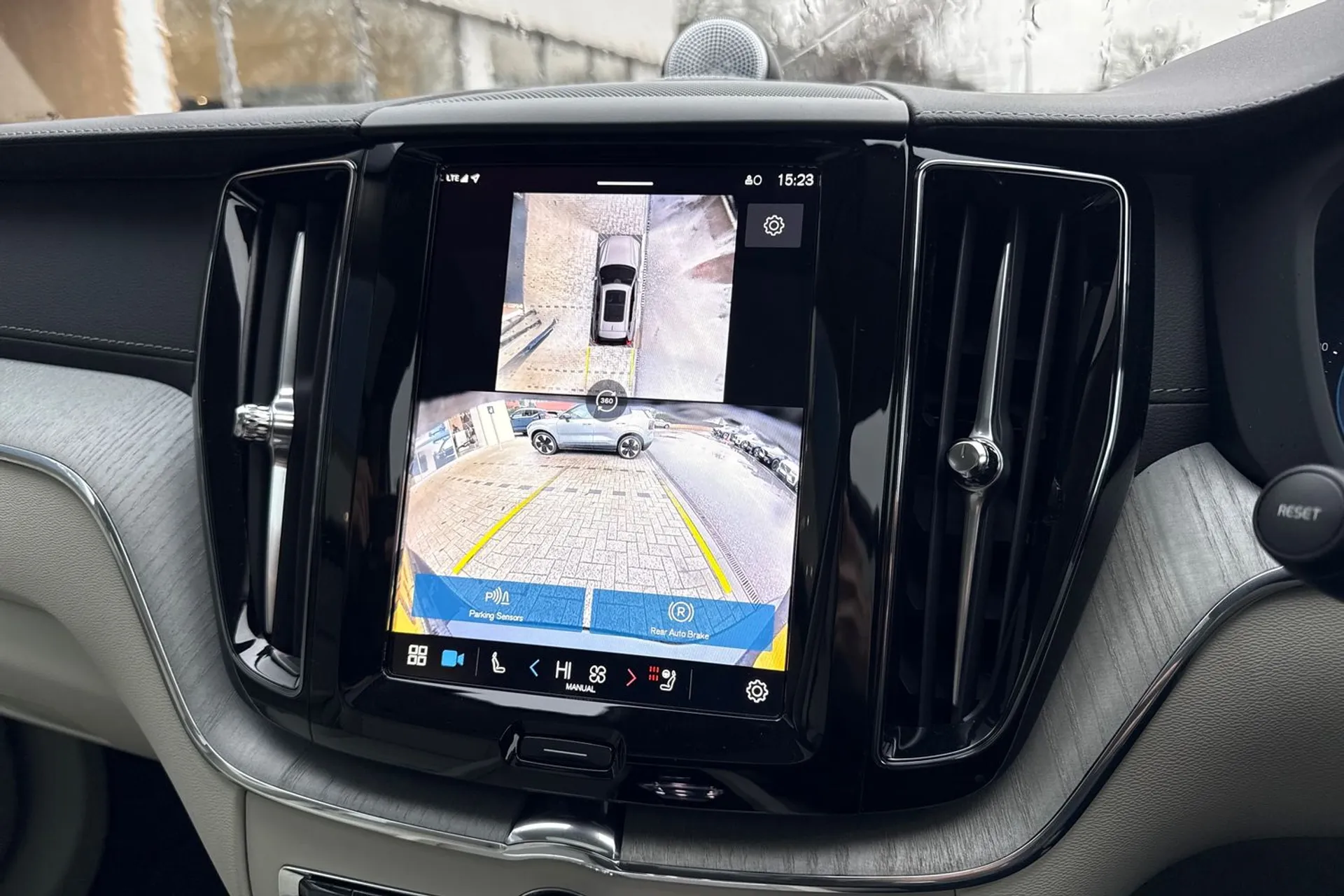 Volvo XC60 thumbnail image number 4