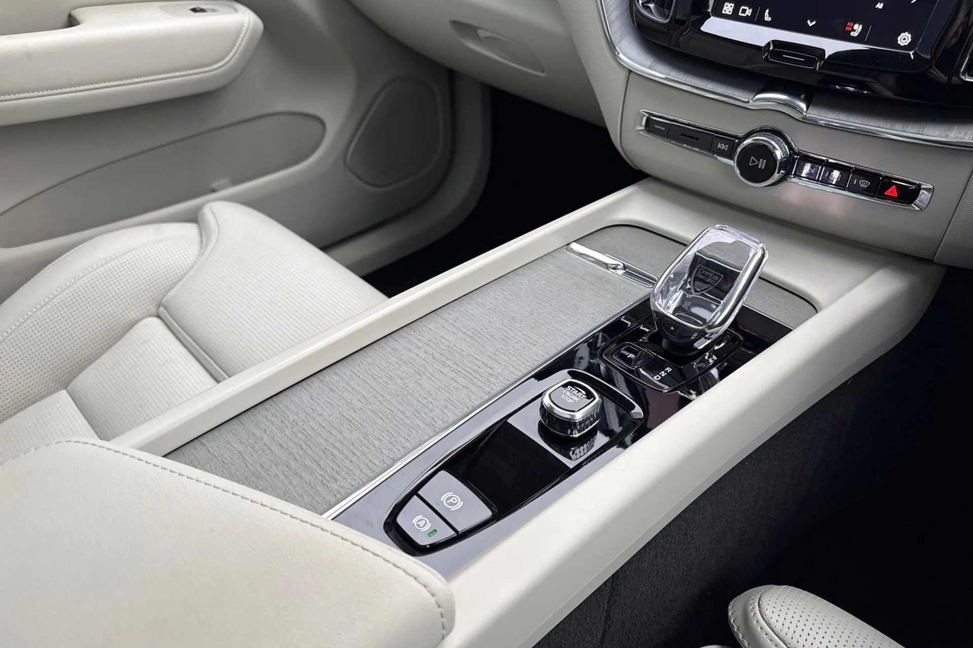 Volvo XC60 thumbnail image number 43