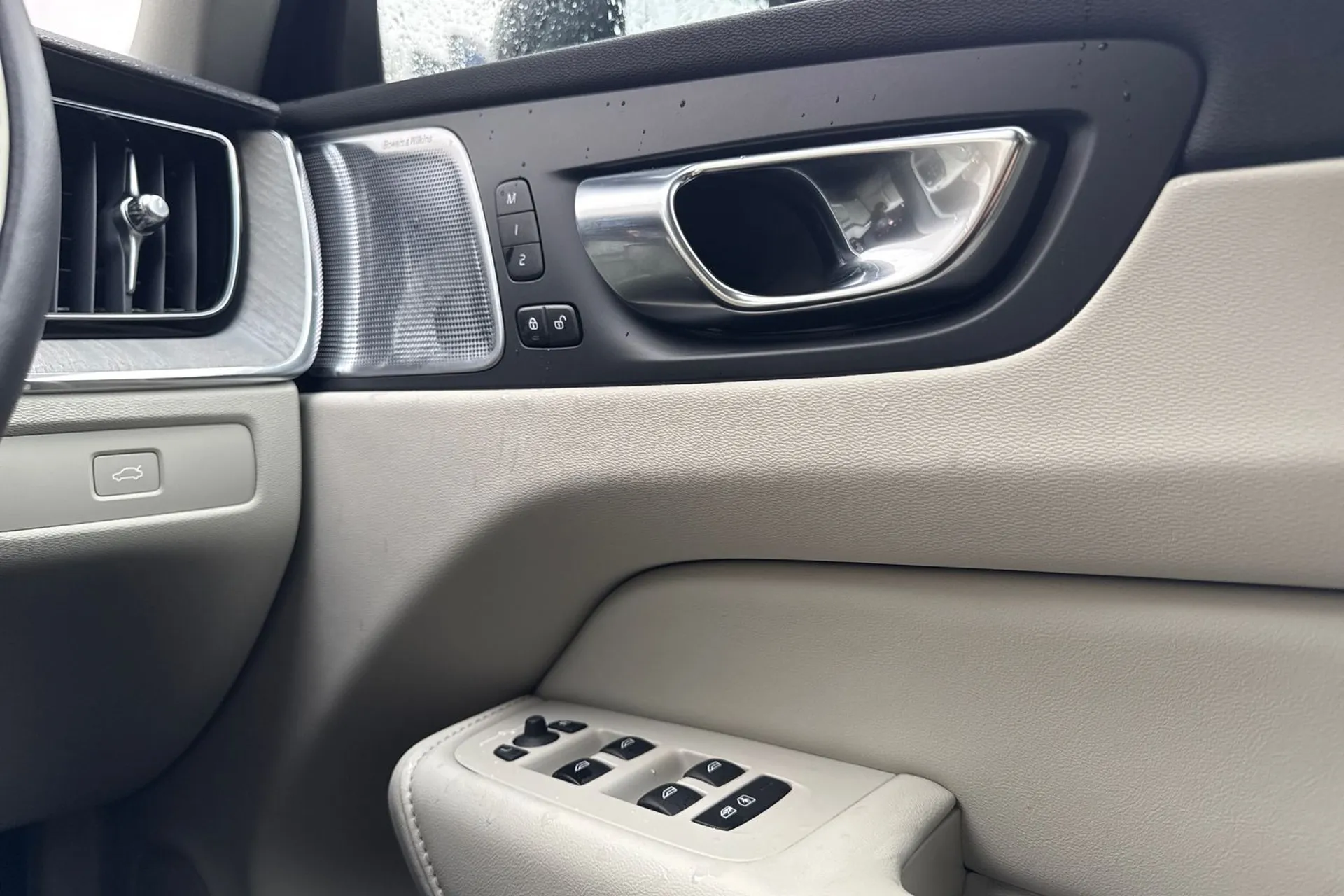 Volvo XC60 thumbnail image number 42