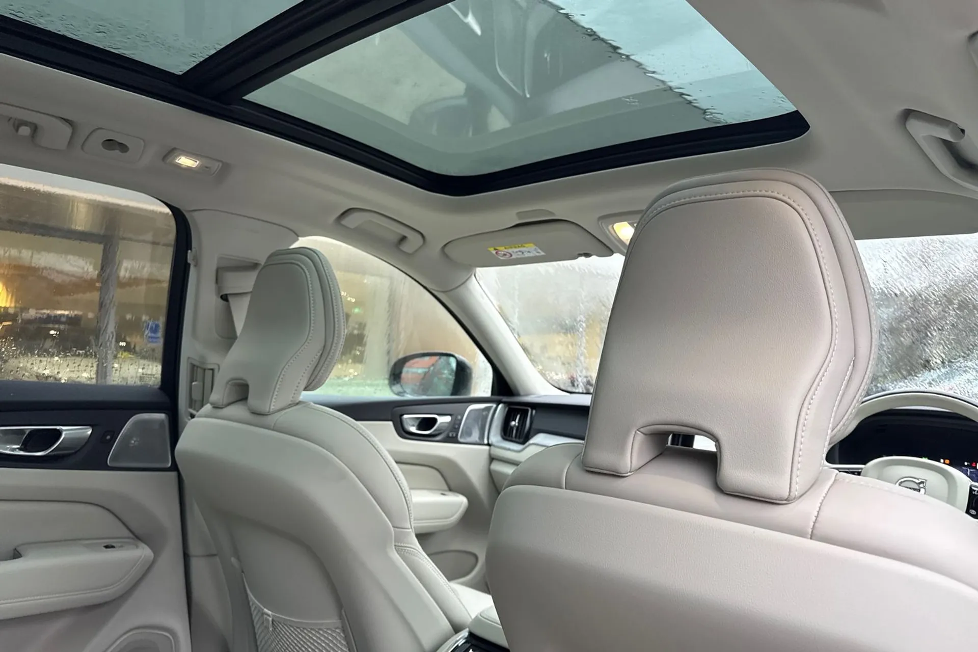 Volvo XC60 thumbnail image number 24