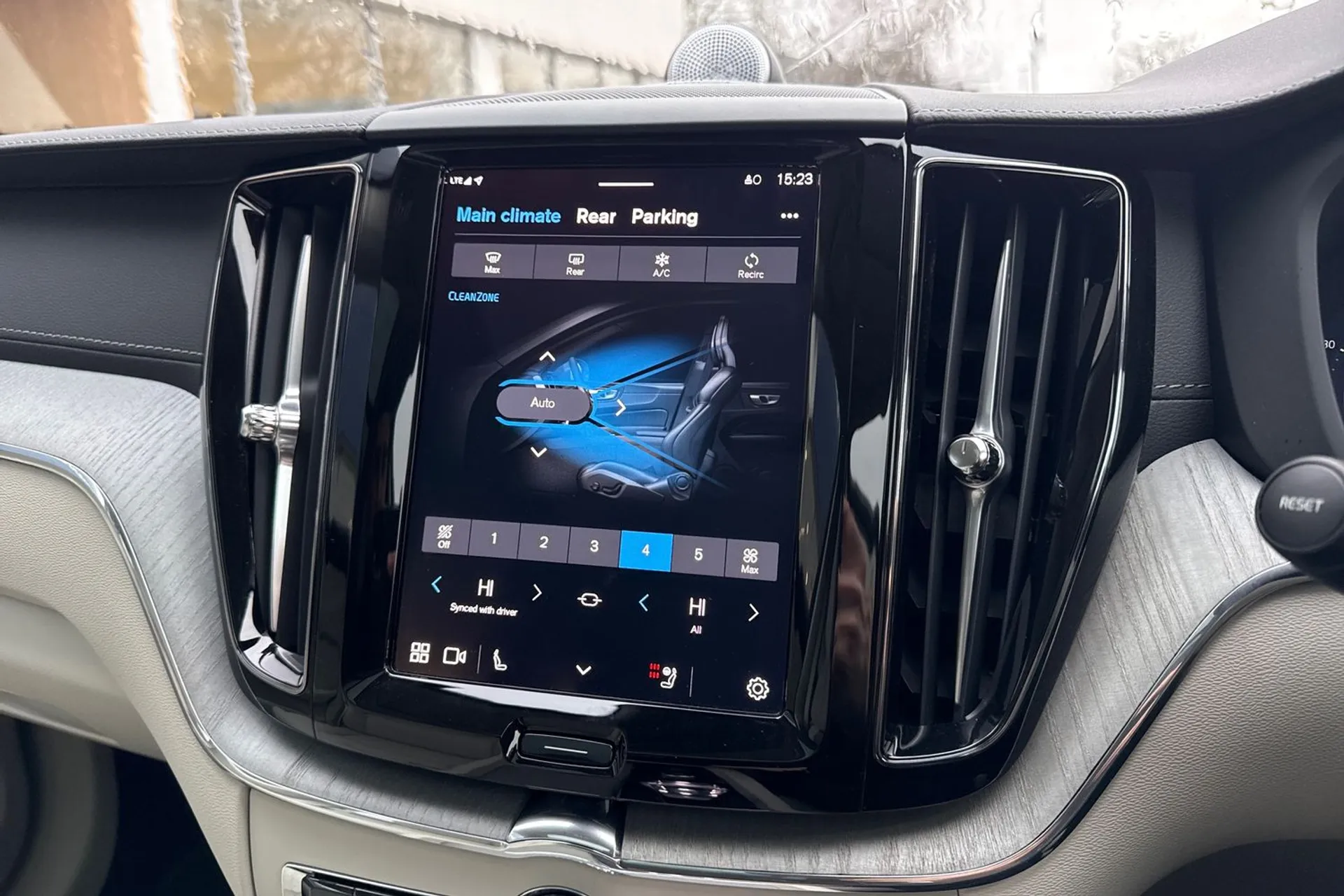 Volvo XC60 thumbnail image number 39