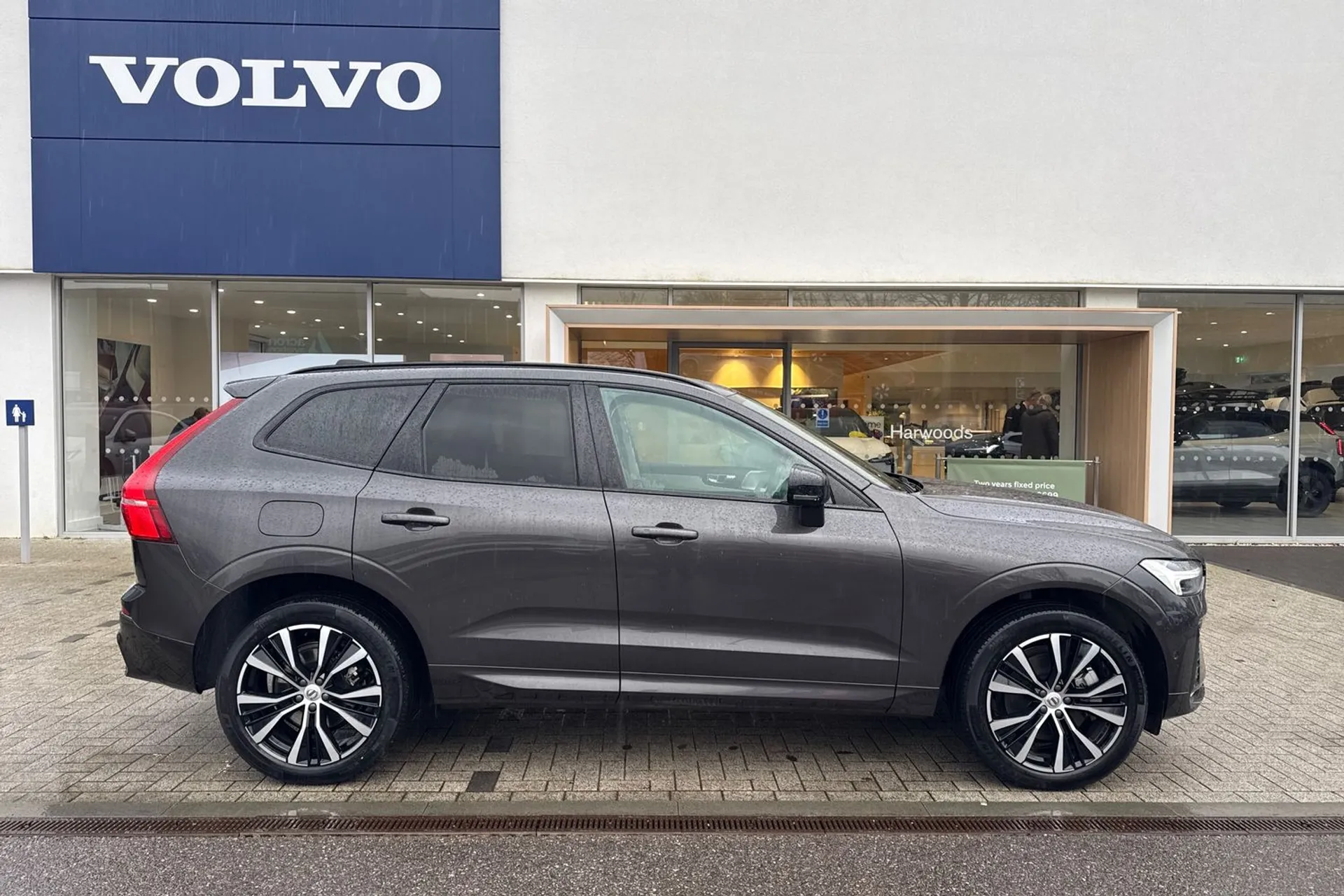Volvo XC60 thumbnail image number 2
