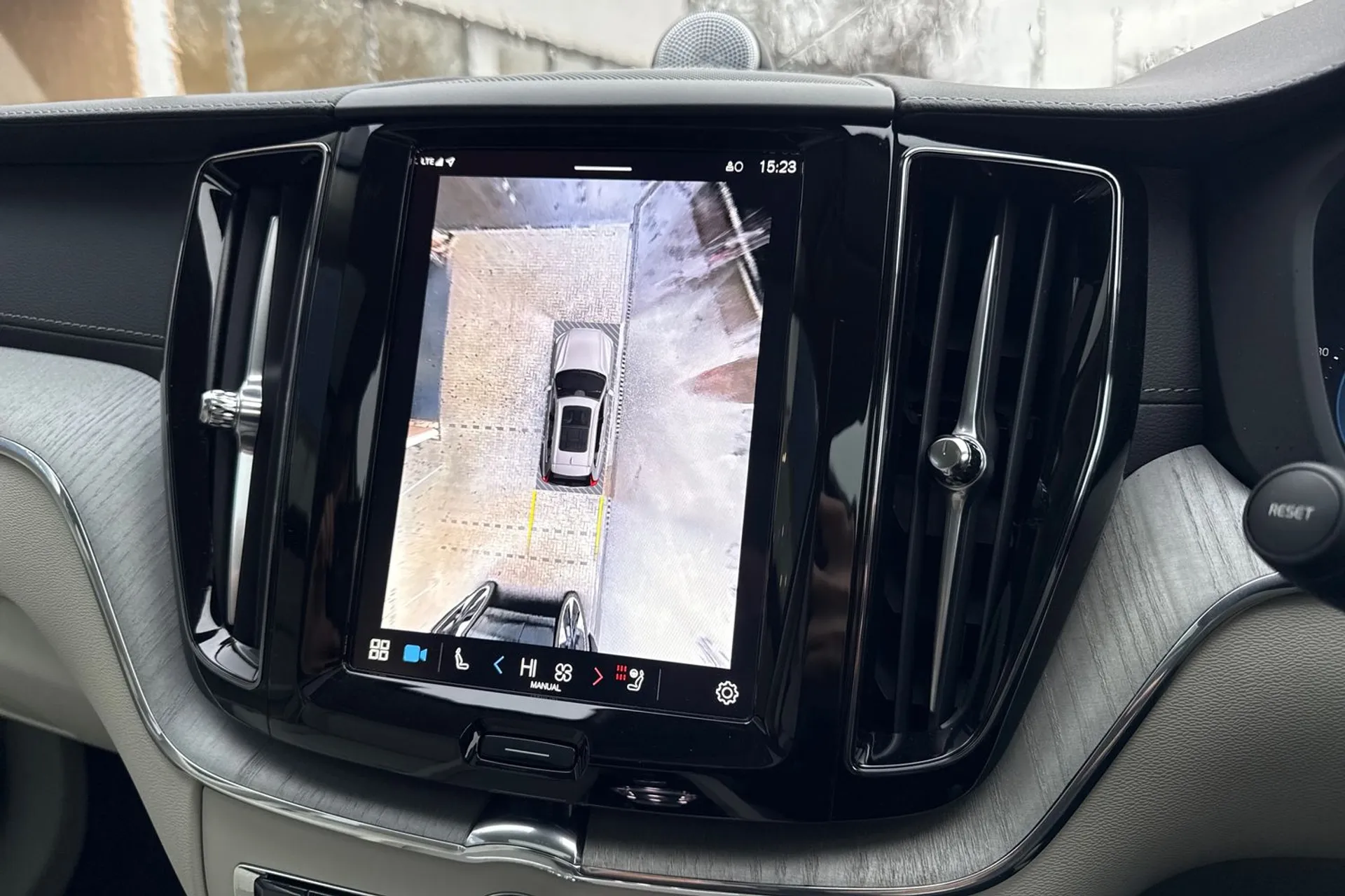 Volvo XC60 thumbnail image number 38