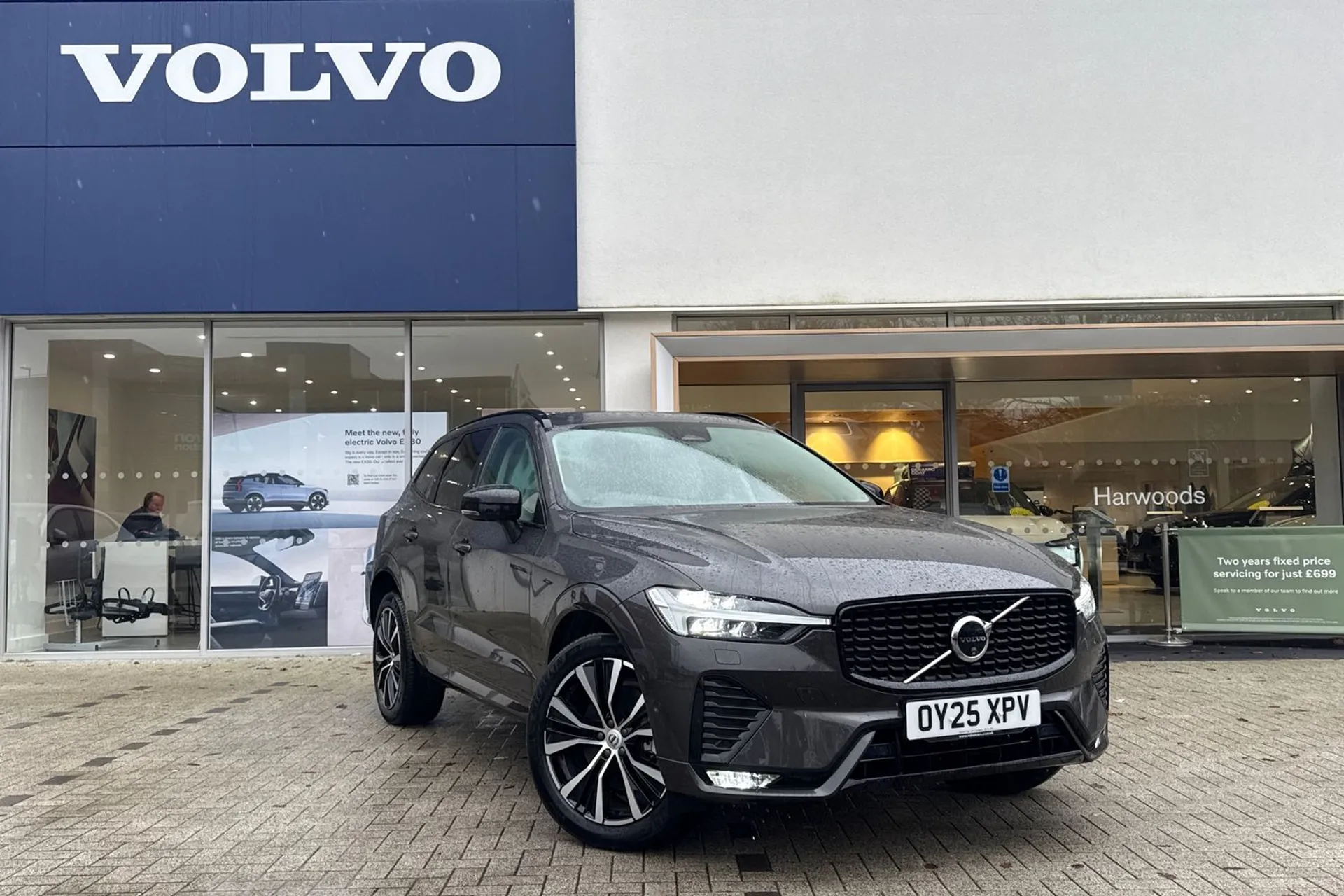 Volvo XC60 focused image