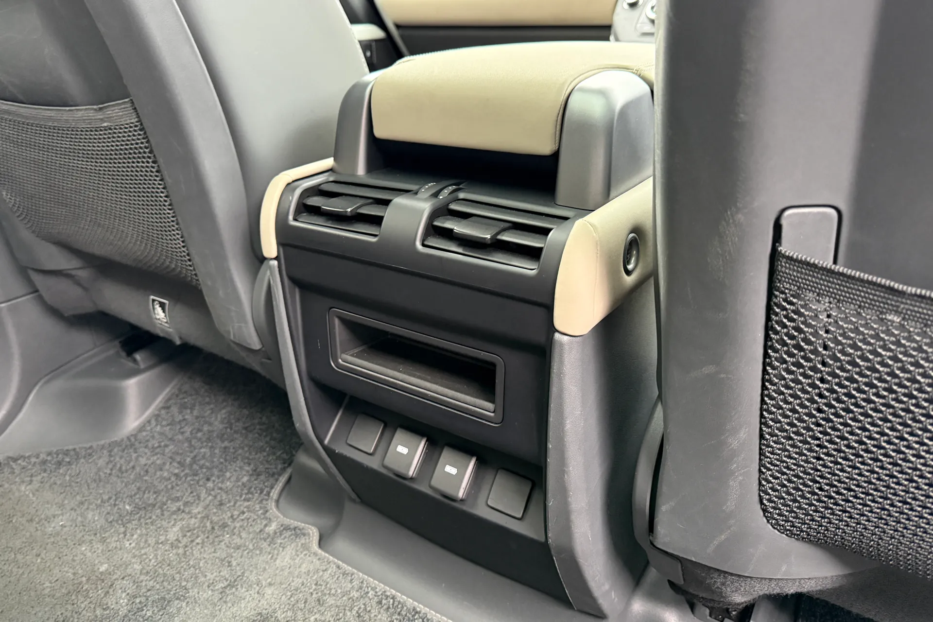 LAND ROVER DEFENDER thumbnail image number 33