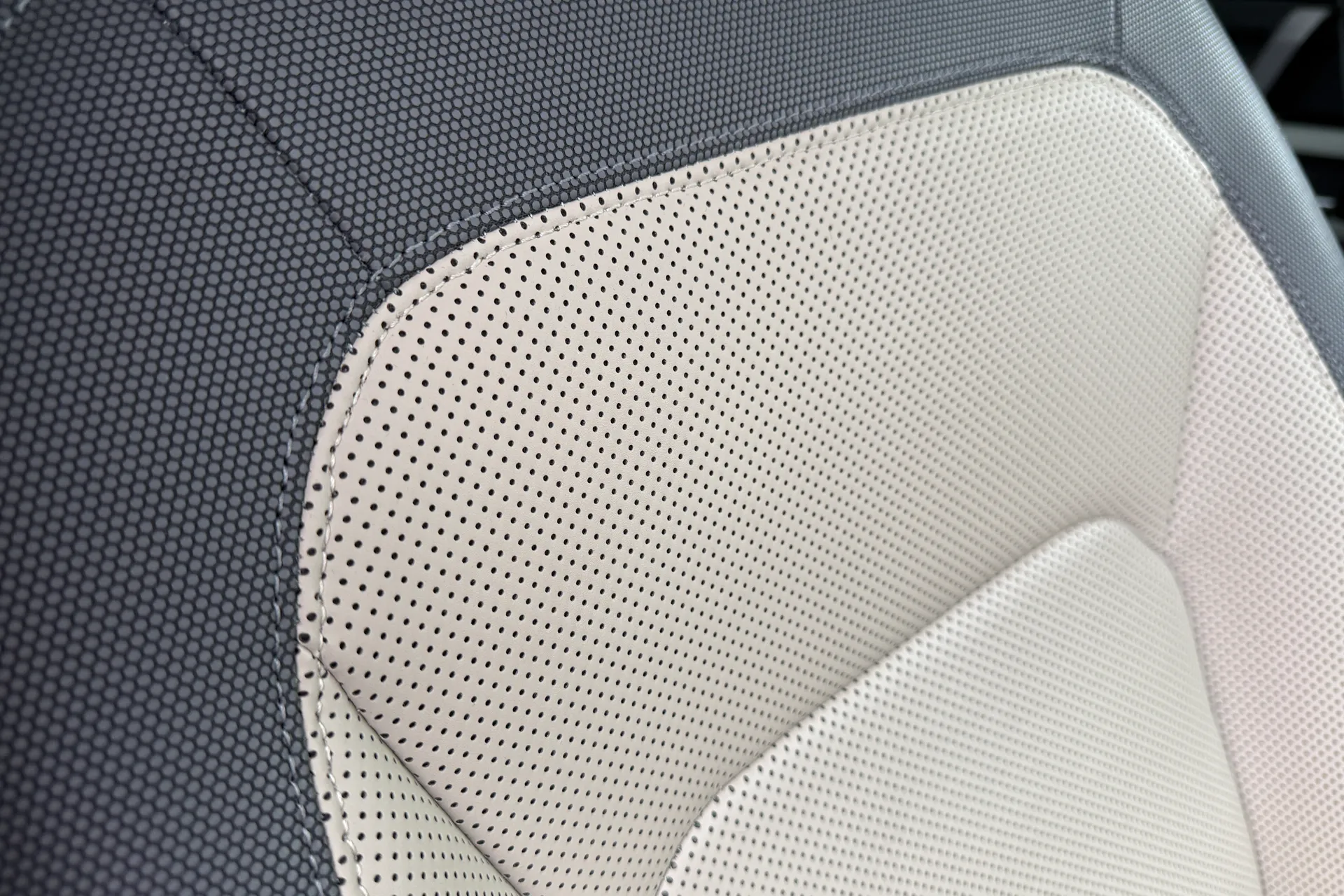 LAND ROVER DEFENDER thumbnail image number 32