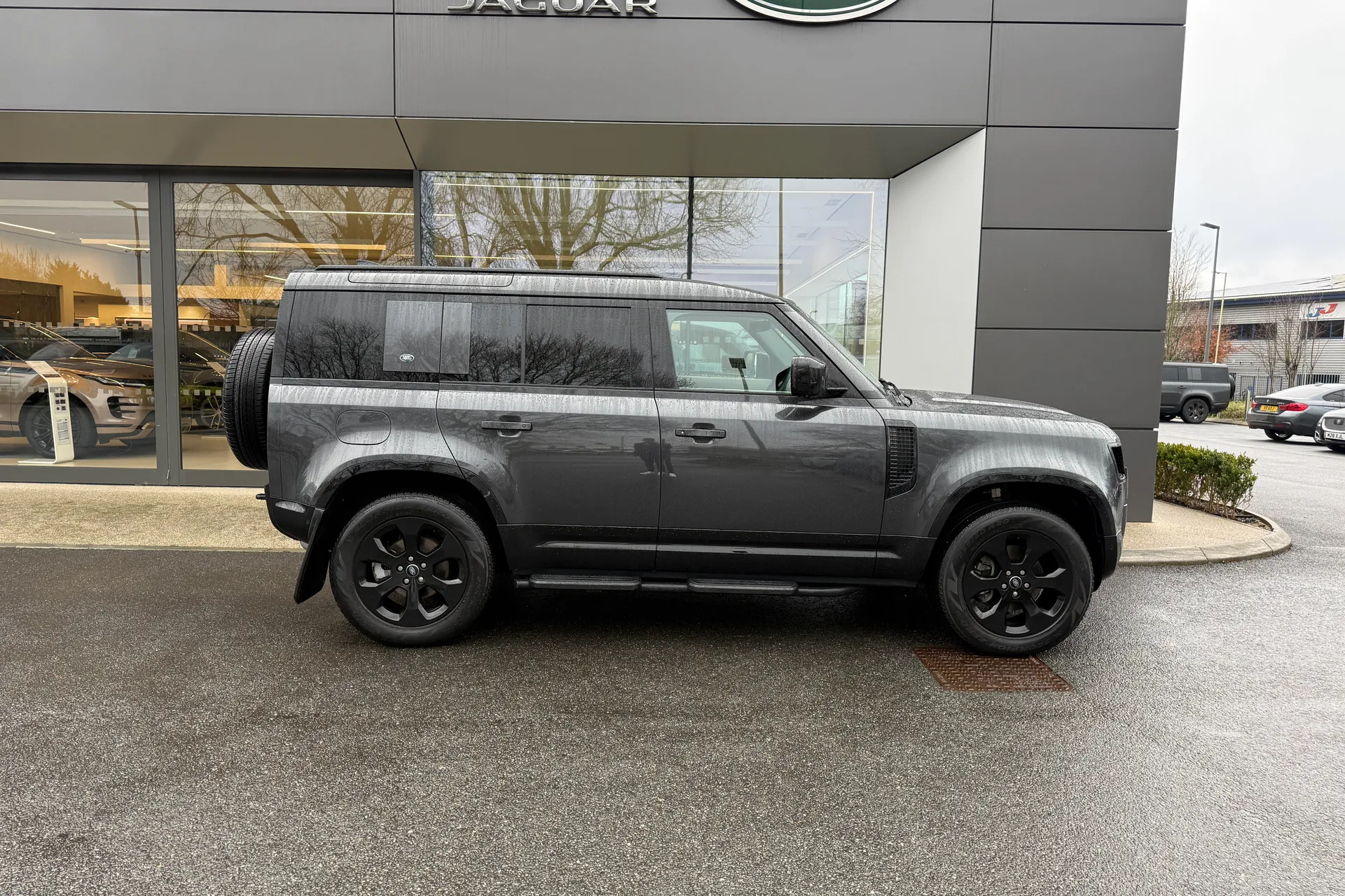 LAND ROVER DEFENDER thumbnail image number 2