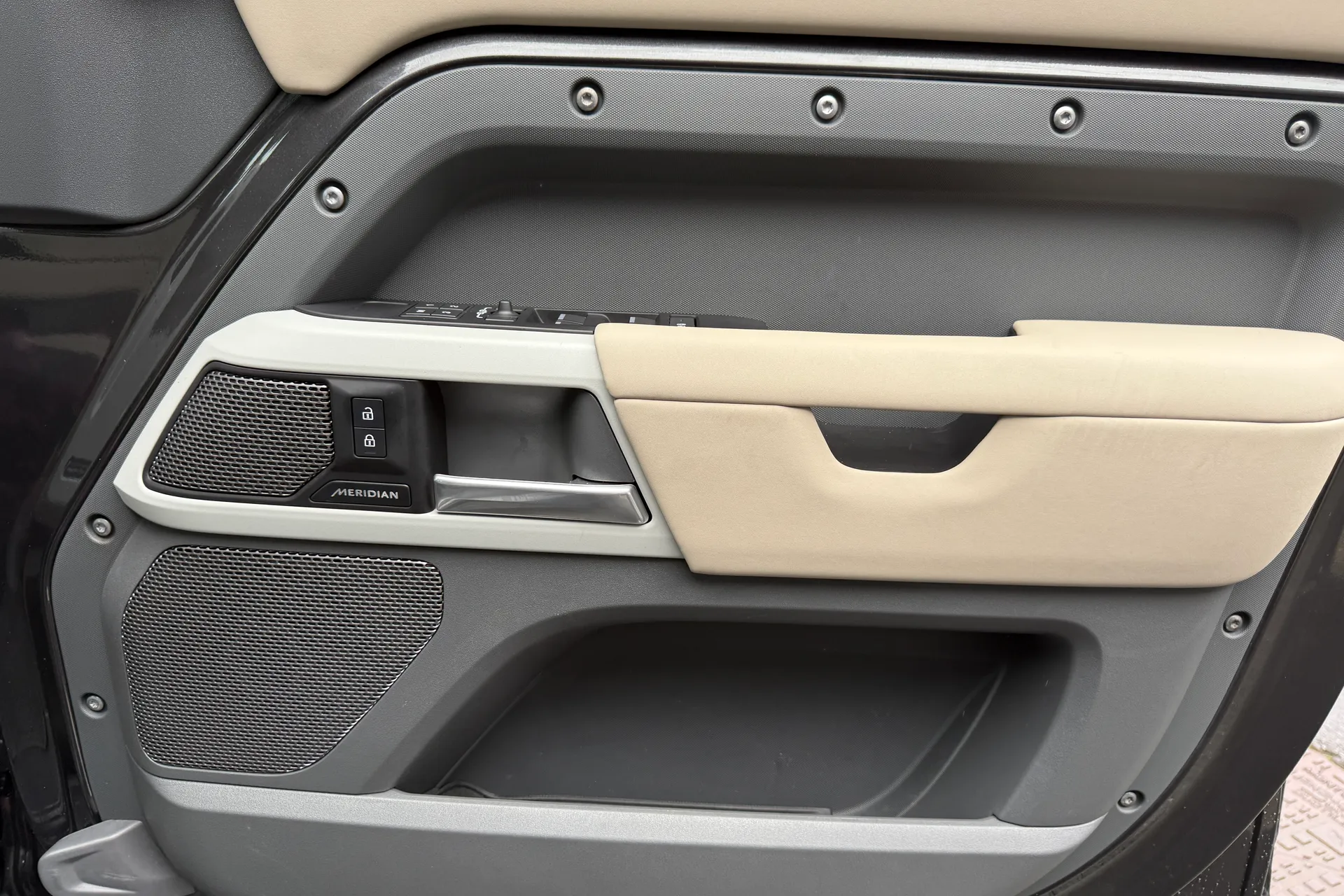 LAND ROVER DEFENDER thumbnail image number 47