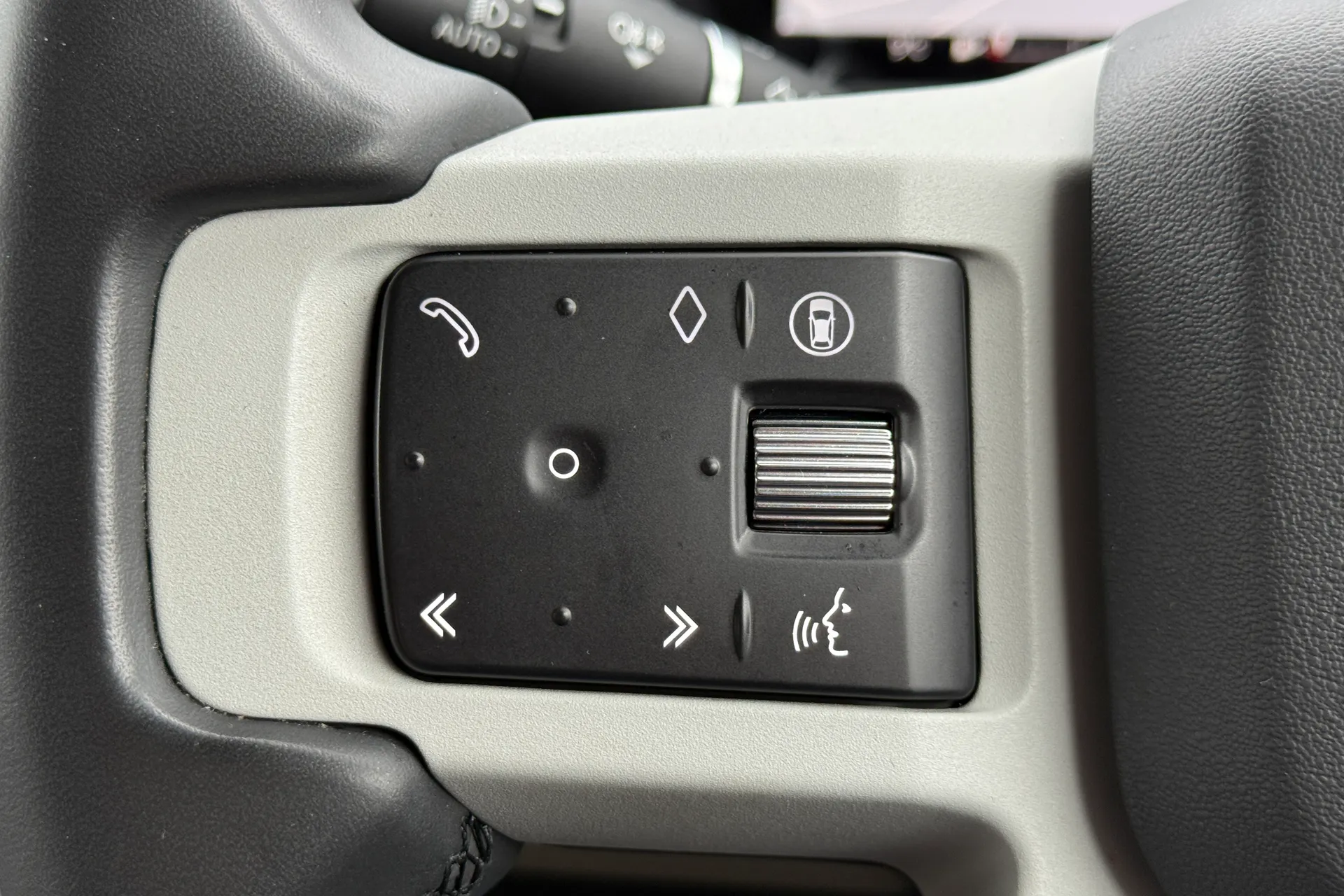 LAND ROVER DEFENDER thumbnail image number 25