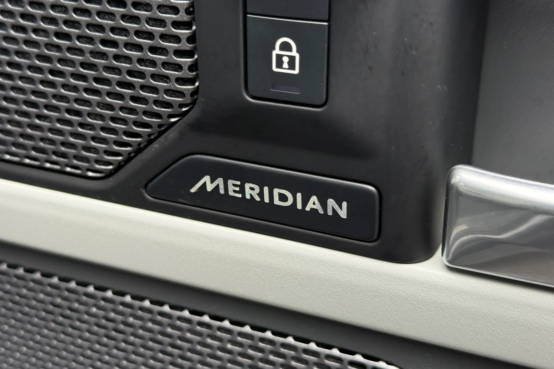 LAND ROVER DEFENDER thumbnail image number 21