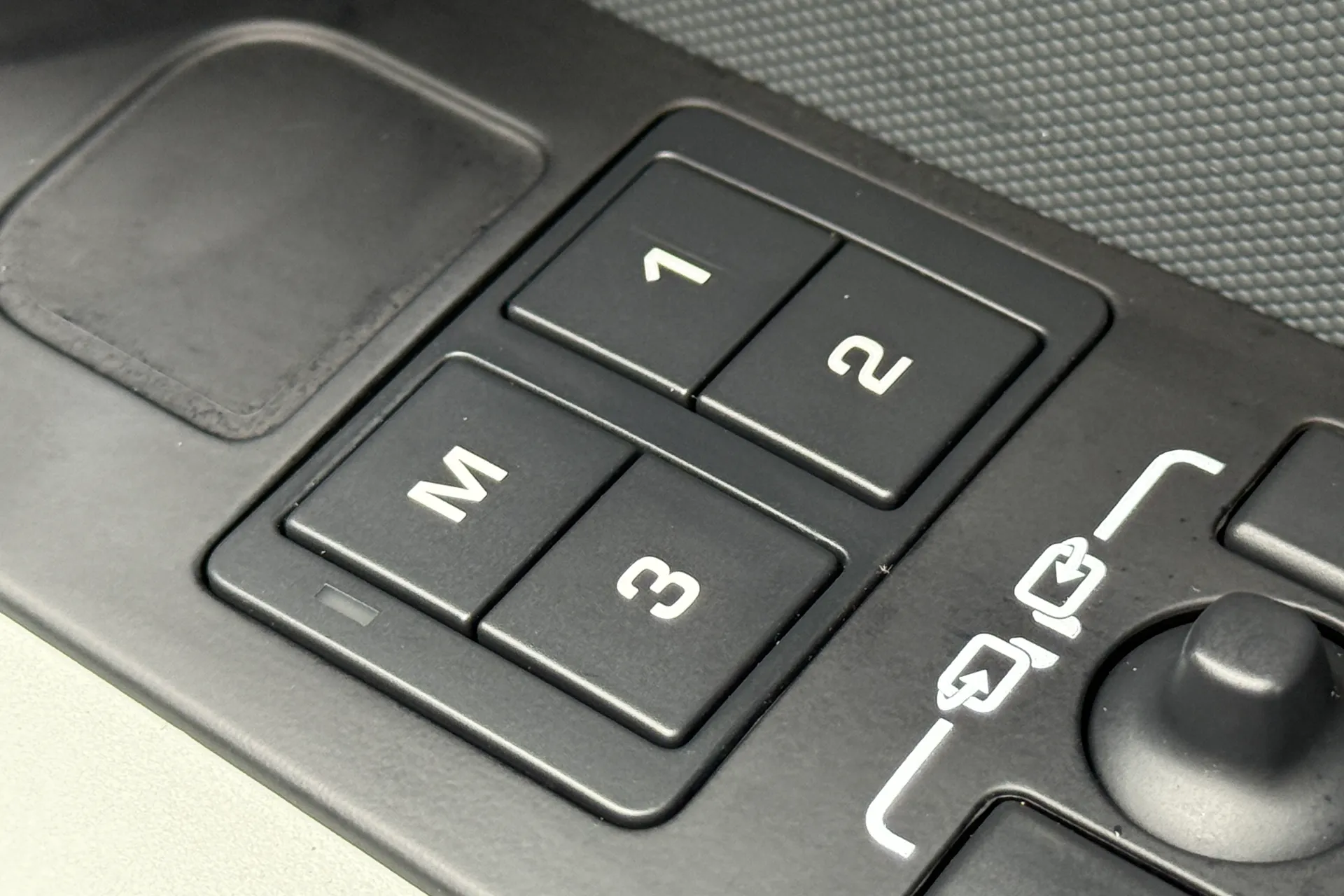 LAND ROVER DEFENDER thumbnail image number 48