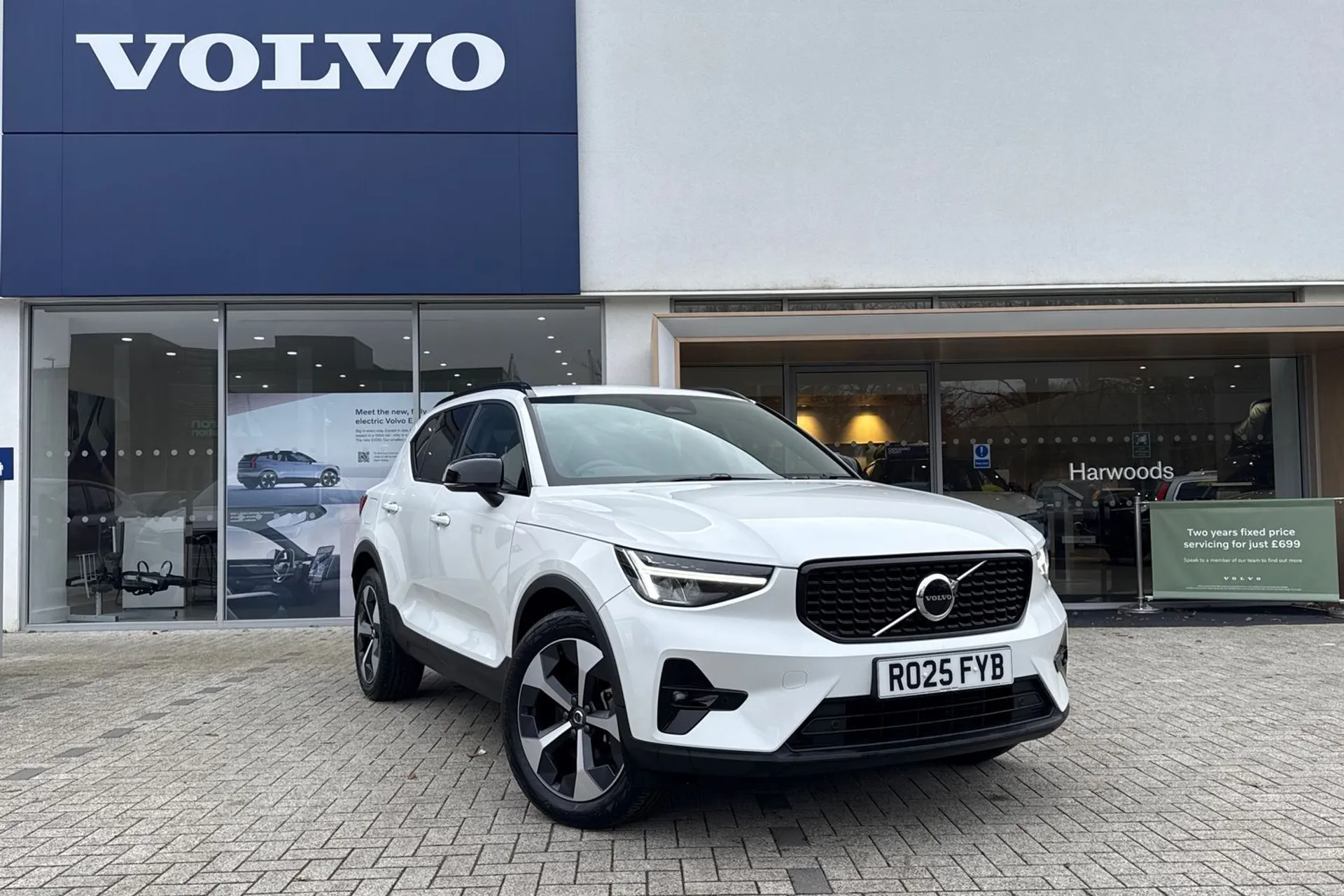 Volvo XC40 focused image