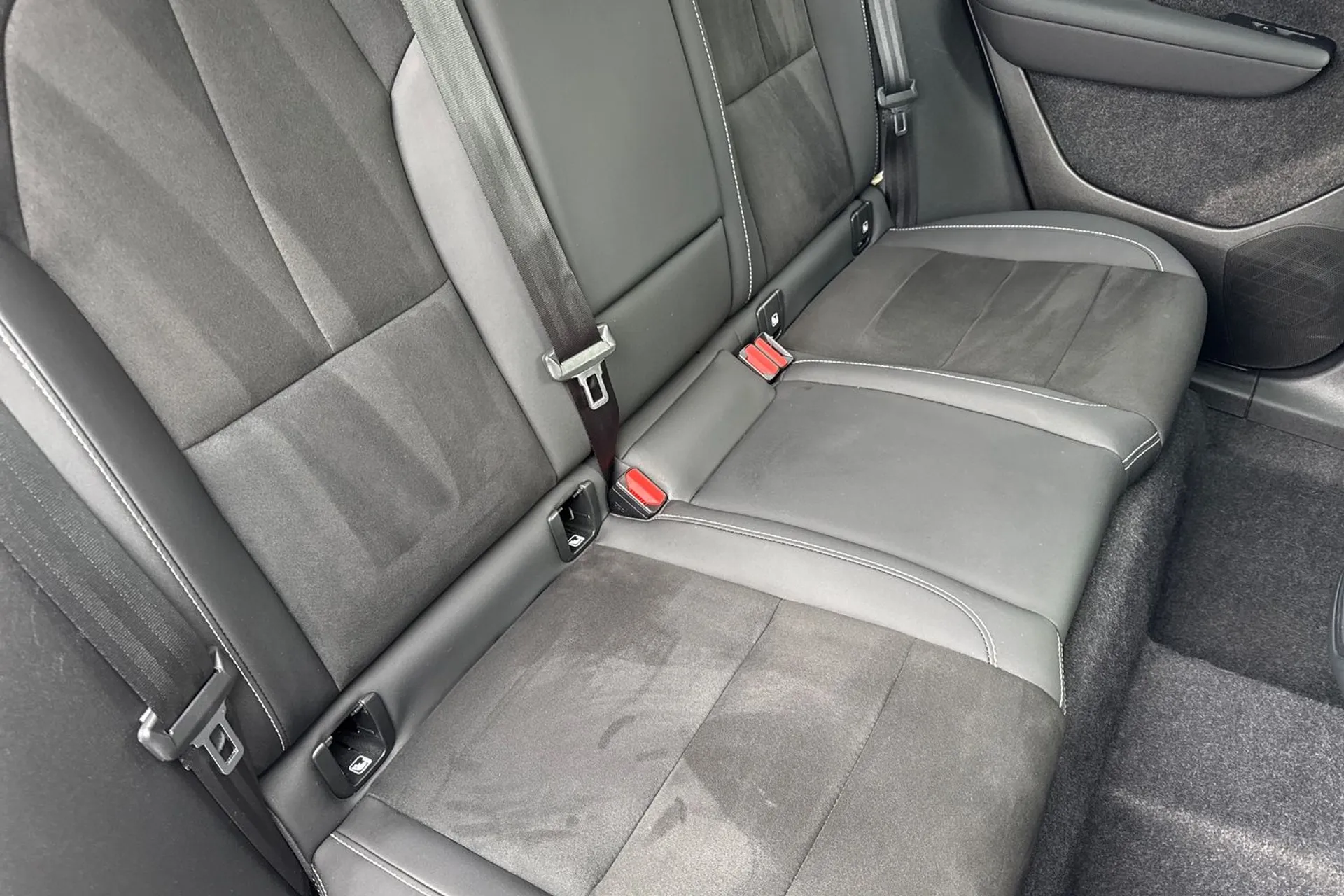 Volvo XC40 thumbnail image number 24