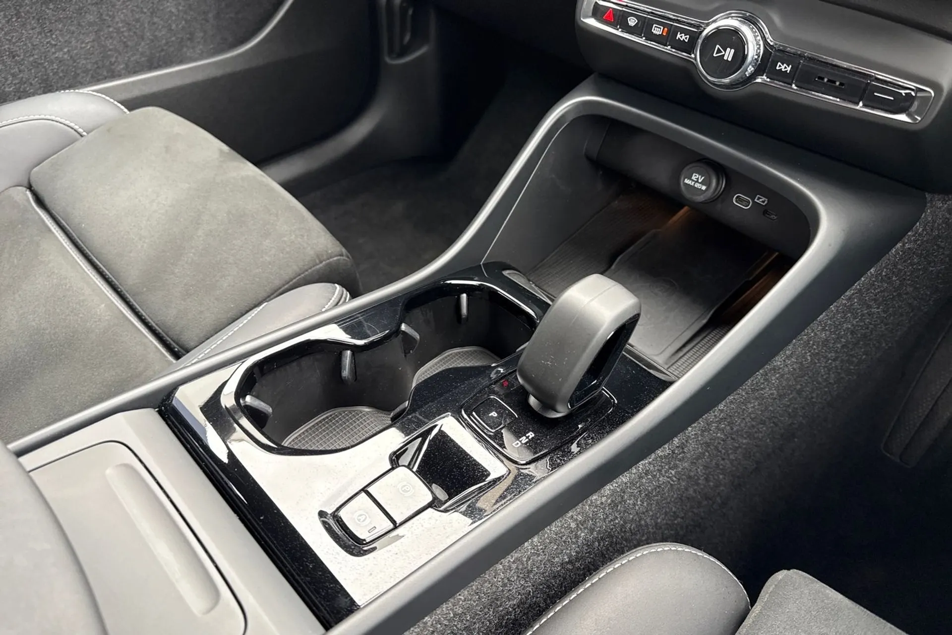 Volvo XC40 thumbnail image number 42