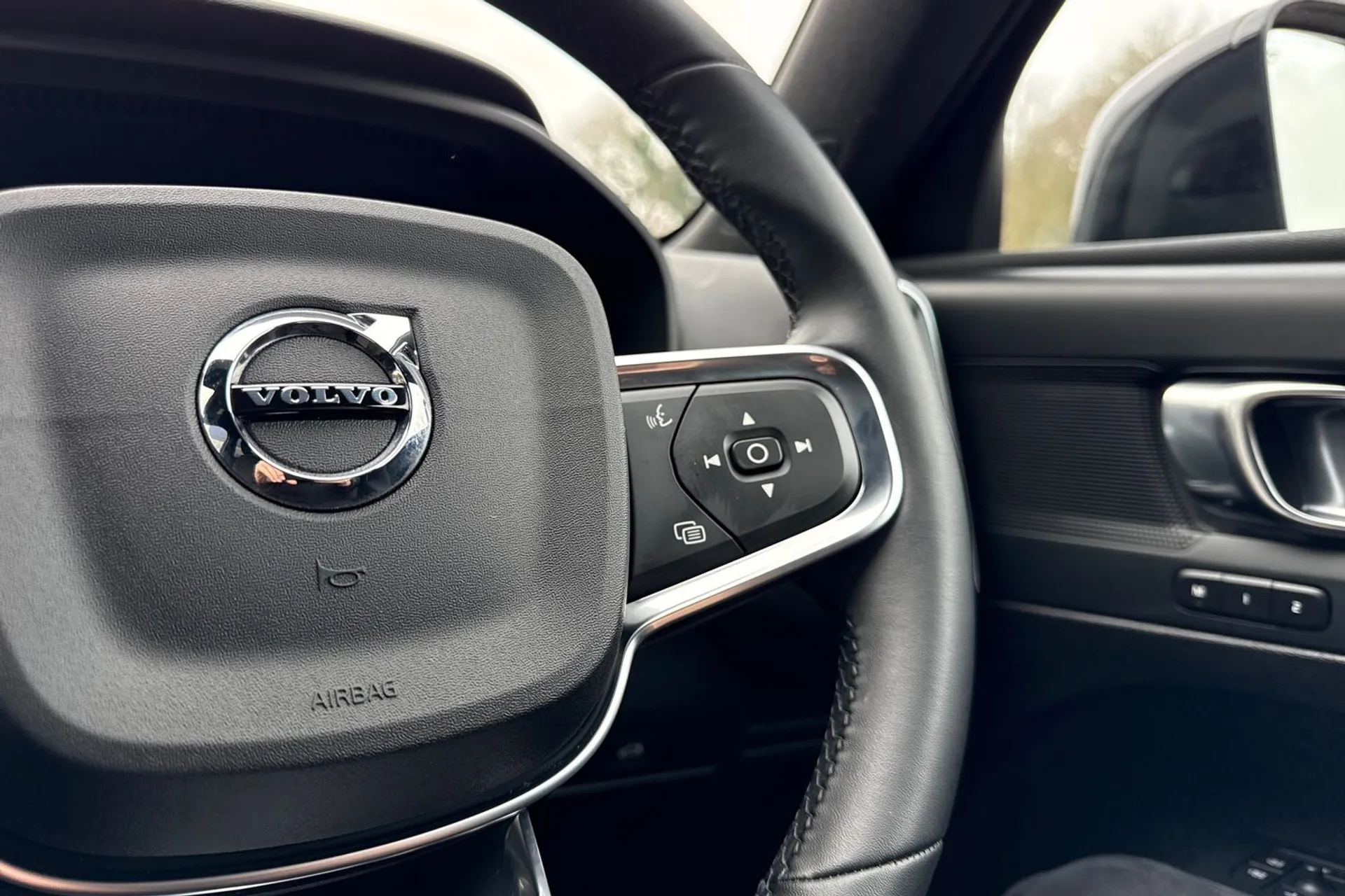 Volvo XC40 thumbnail image number 36