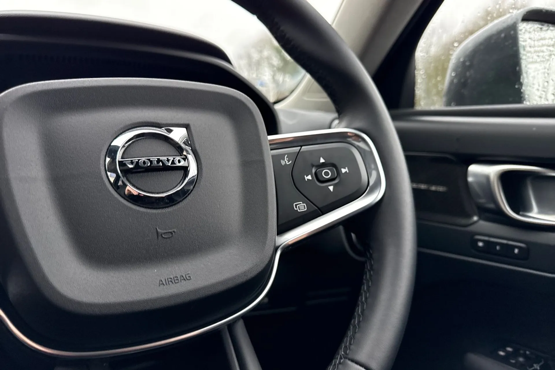 Volvo XC40 thumbnail image number 37